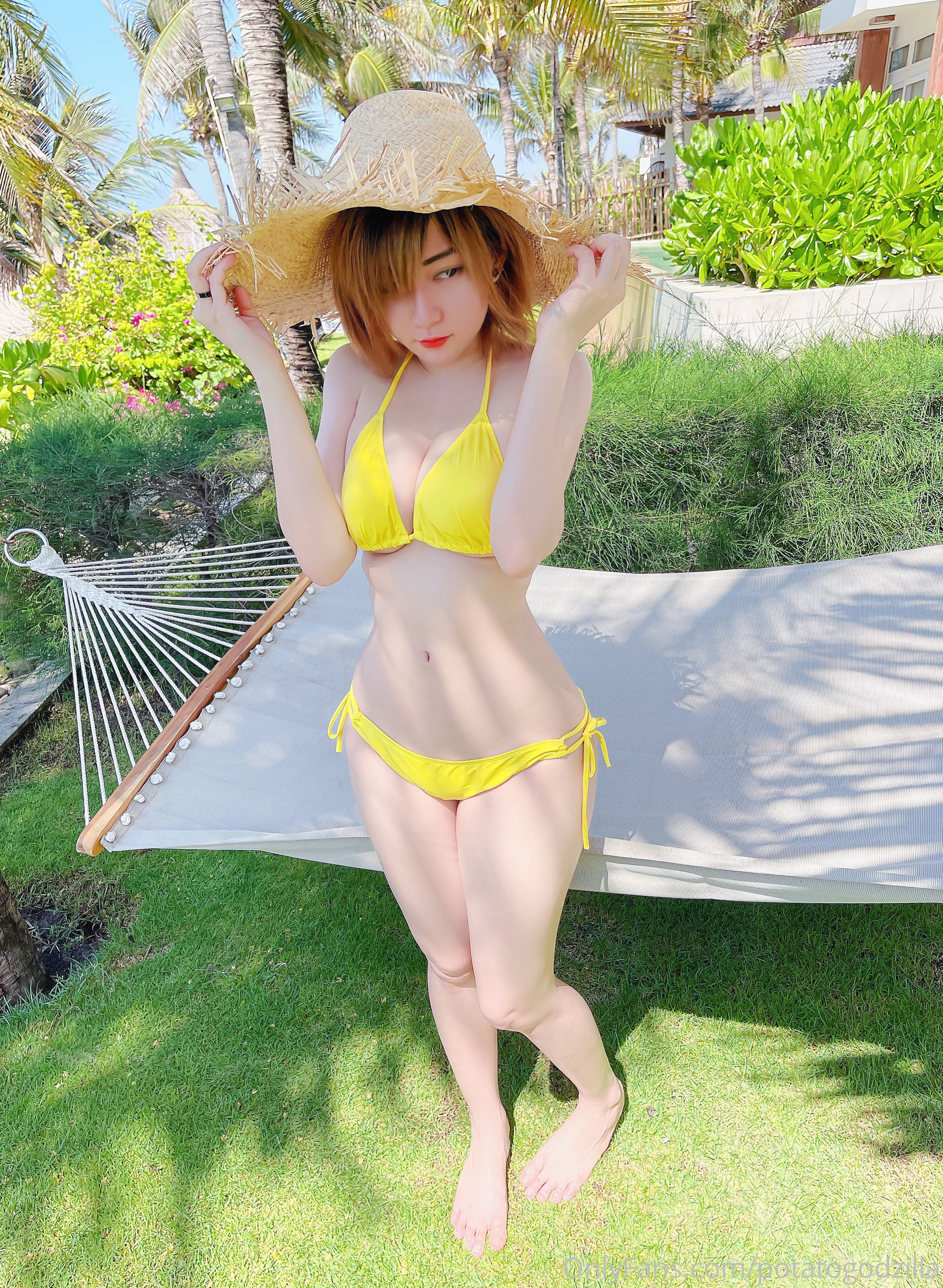 [网红COSER写真] Coser小姐姐Potato Godzilla - Yellow Bikini第6张