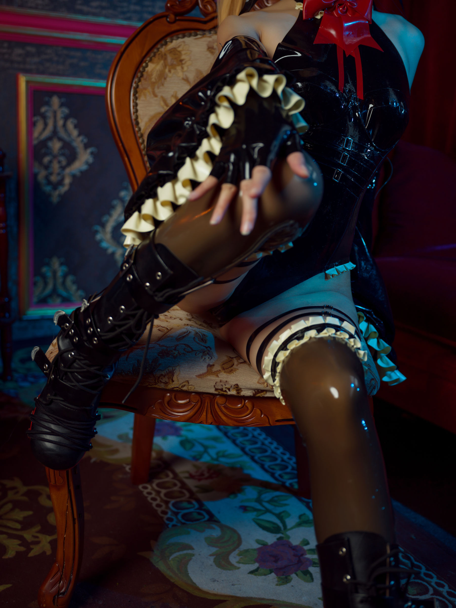 [网红COSER写真] 动漫博主阿包也是兔娘 - 阿包玛丽罗斯胶衣第6张