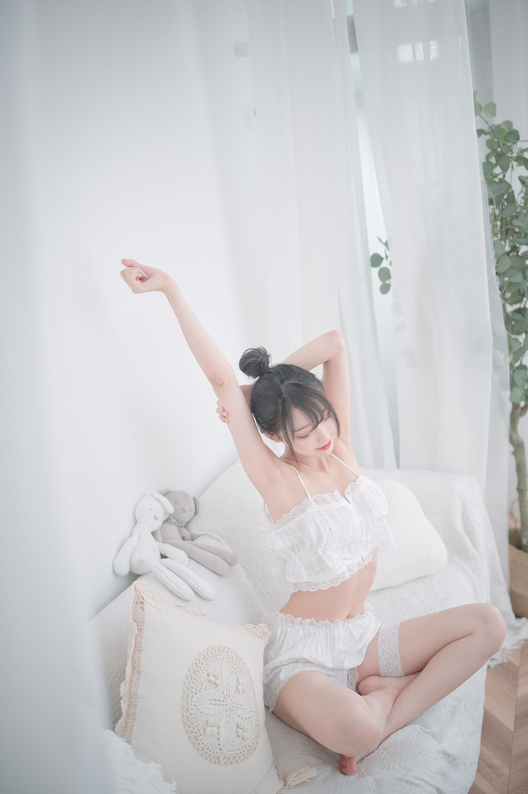 [COS福利] 周叽是可爱兔兔 - 白色睡衣第3张