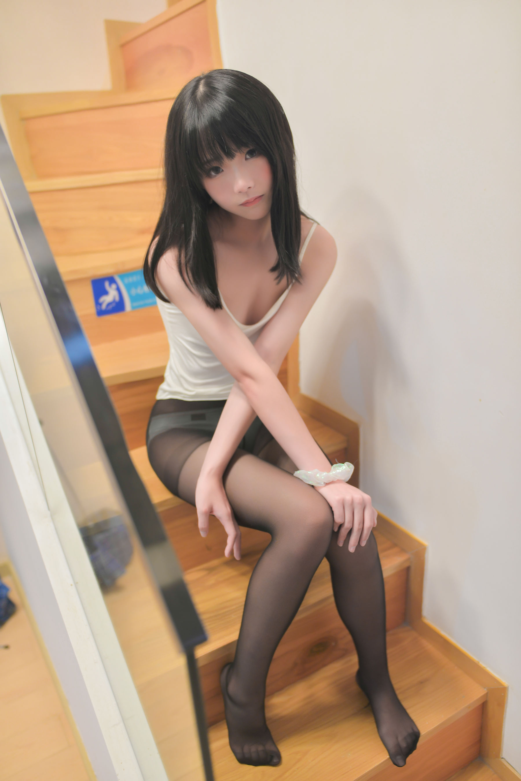 [COS福利] 微博正妹像个傻依 -学妹黑丝第3张