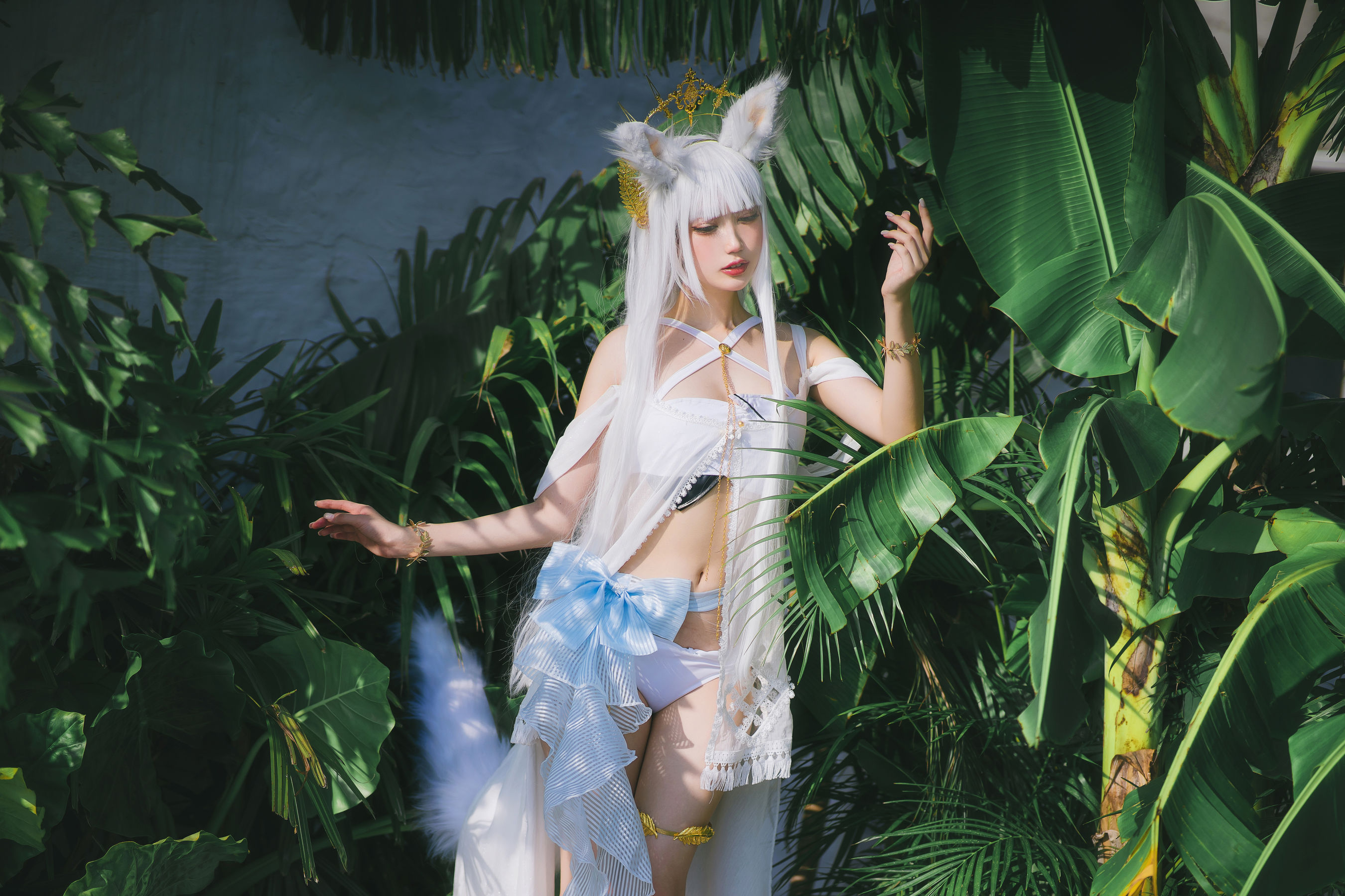 [COS福利] 周叽是可爱兔兔 - 白金泳装第1张