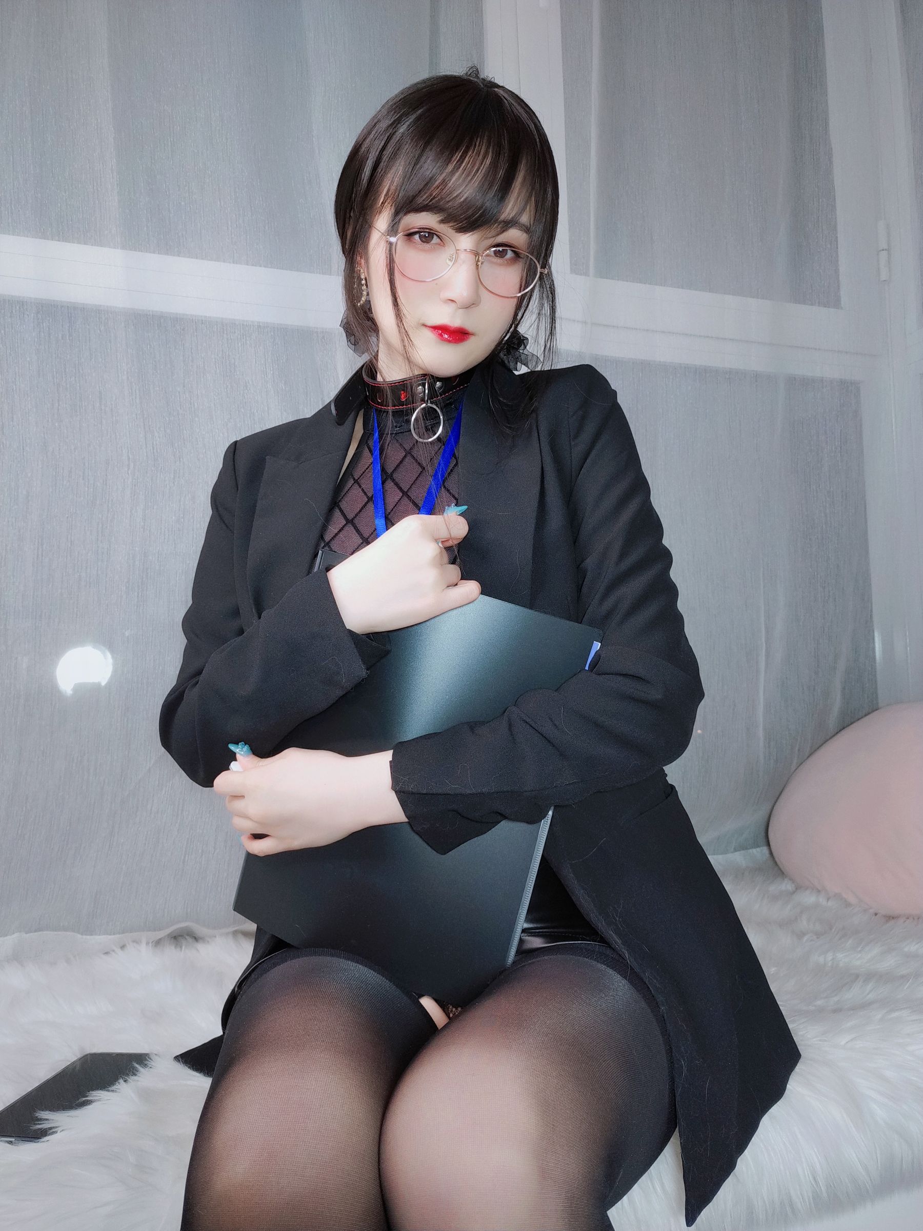 [网红COSER写真] Coser小姐姐白银 - 黑丝情趣第3张