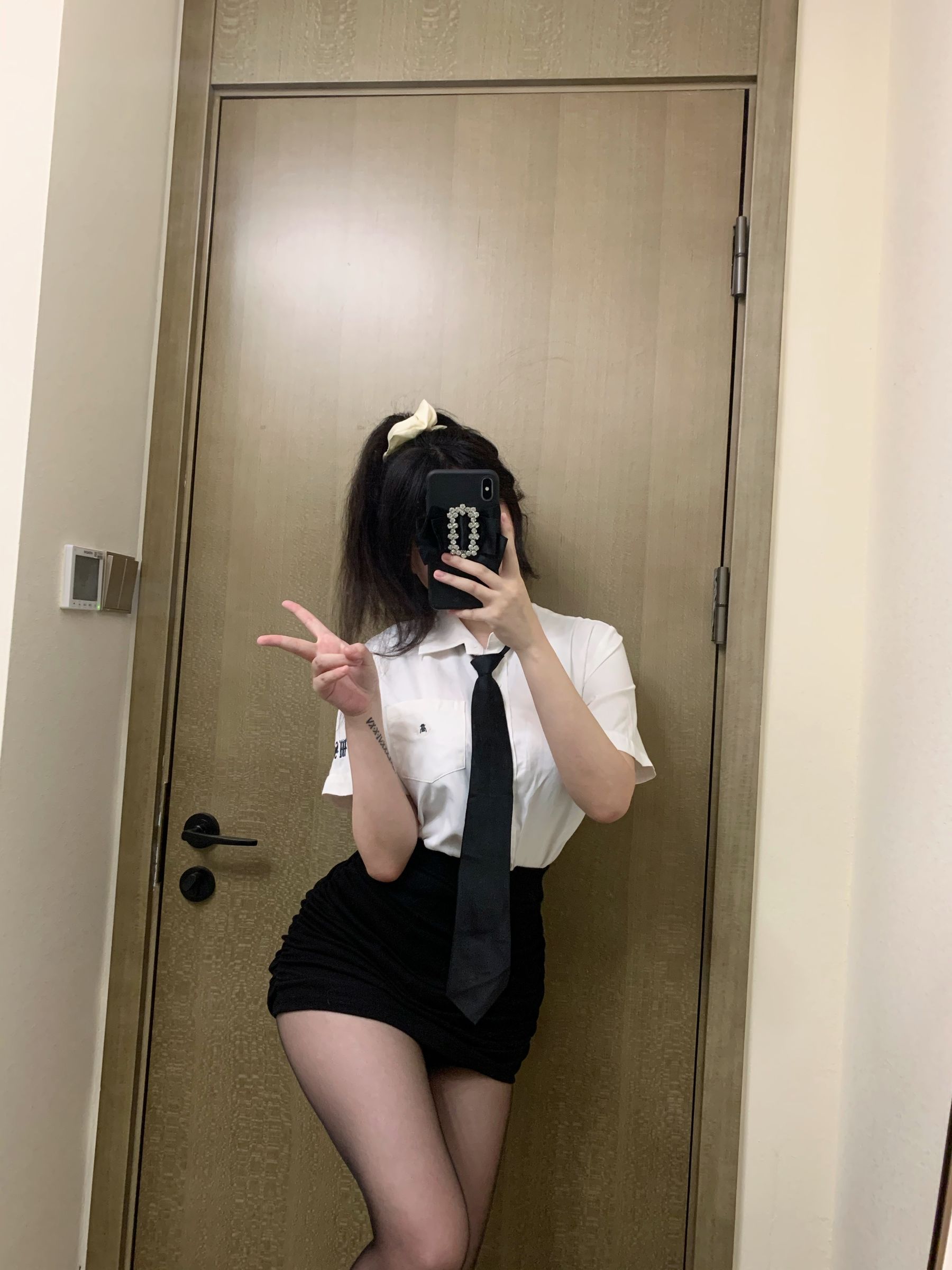 [福利COS] 蜜桃少女是依酱呀 - 刚入职的新人第9张