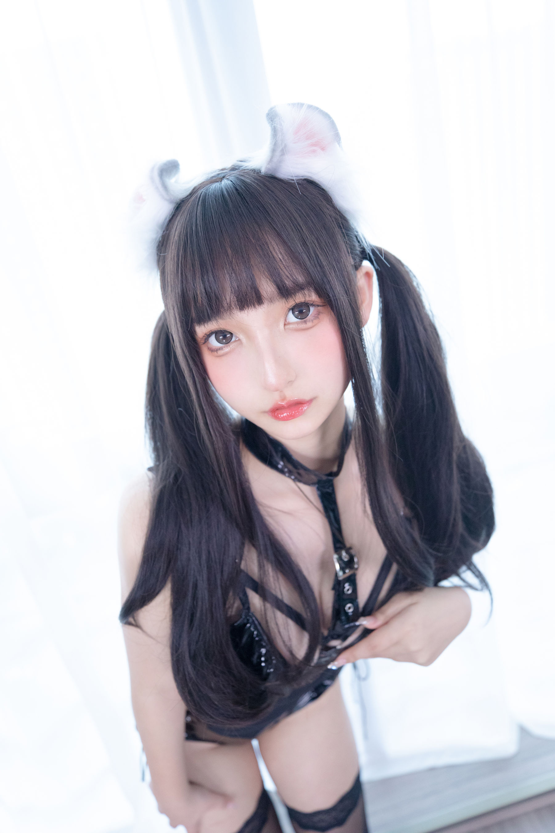 [福利COS] 萝莉神楽板真冬 黑丝与黑胶第3张