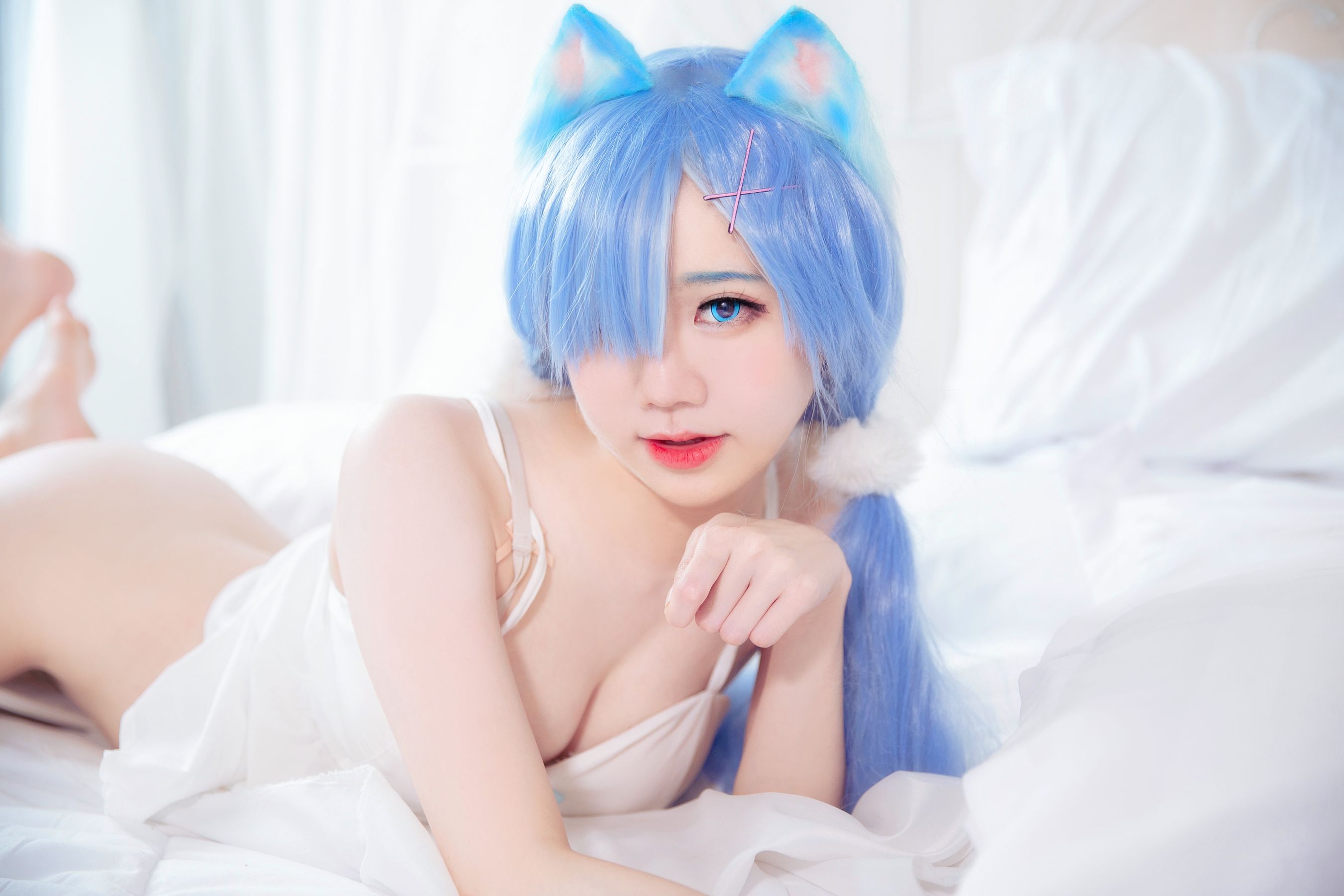 [网红COS] Sally Dorasnow - Rem White Kitty第1张