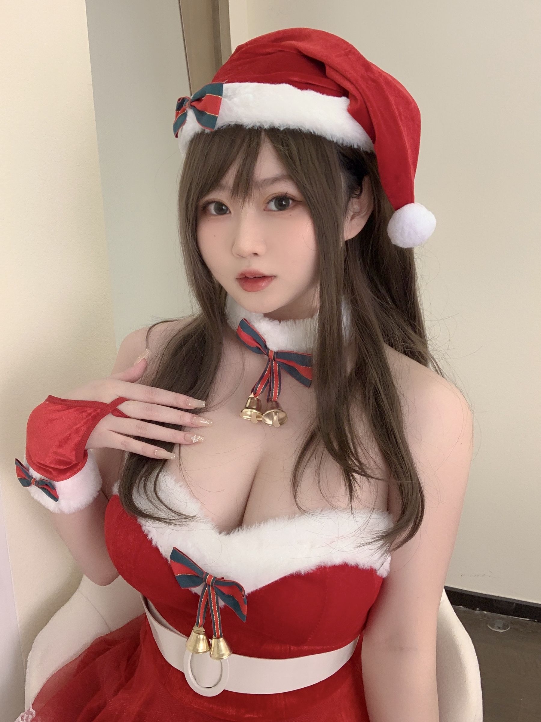 [网红COS] 蜜桃少女是依酱呀 - 2021圣诞特辑第5张