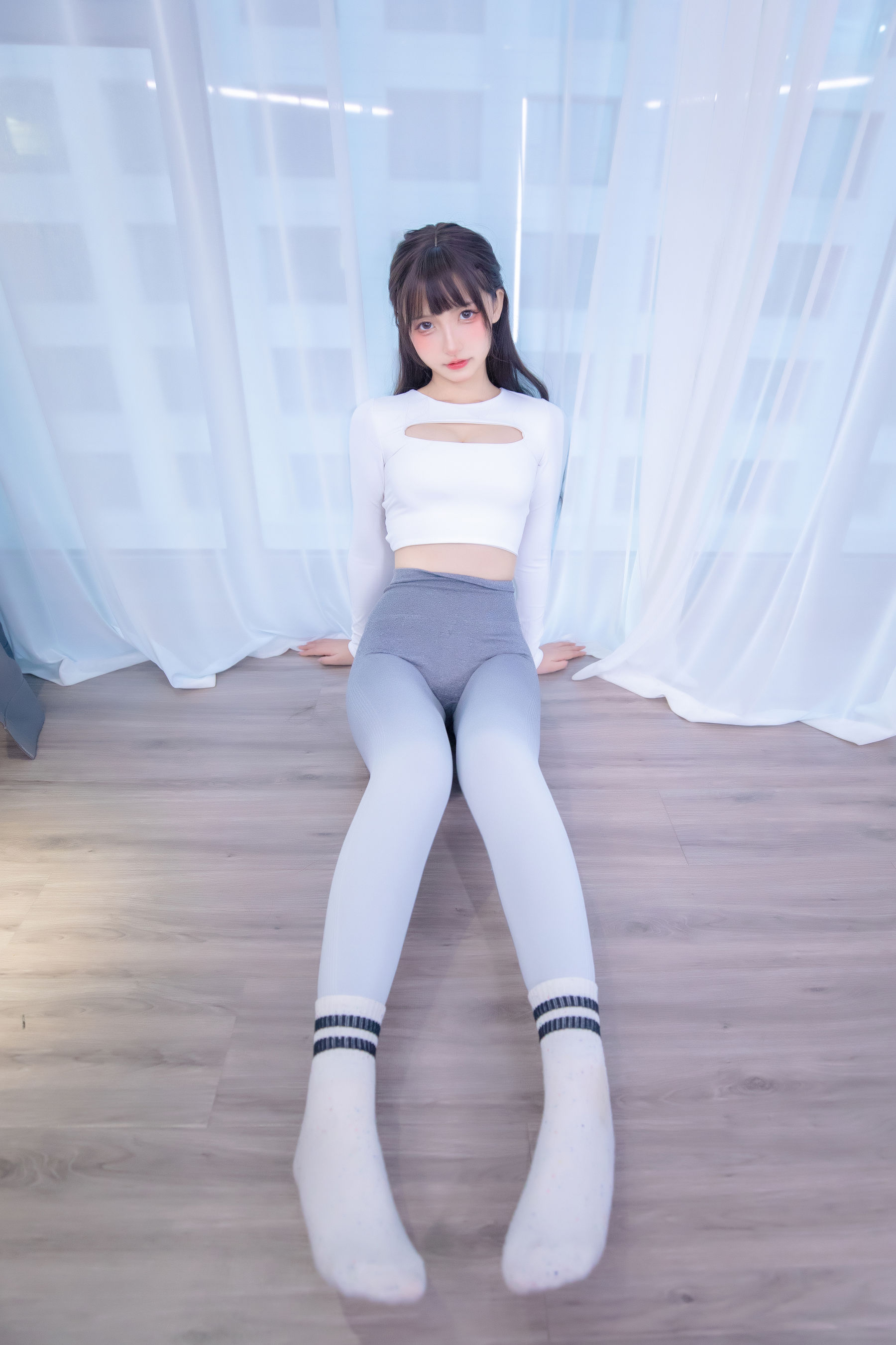 [网红COS] 萝莉神楽板真冬 瑜伽少女第20张