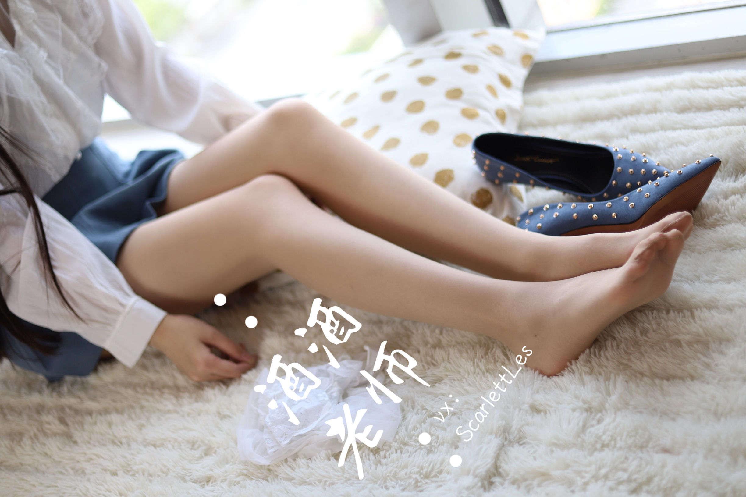 [网红COS] 酒酒老师 - 蓝色短裙白丝少女风第9张