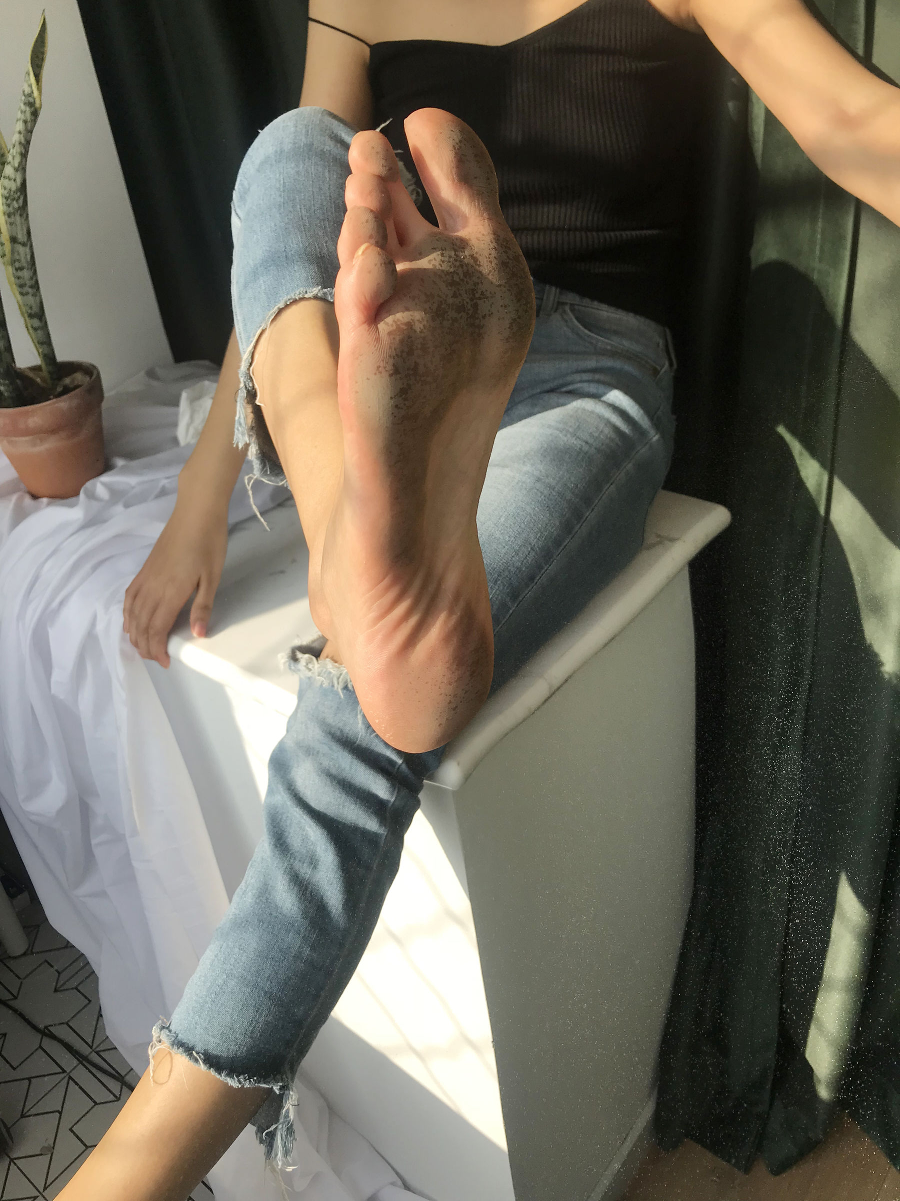 [福利COS] 安乔乔儿(Nia乔乔) No.015 脏脚踩鸡蛋第28张