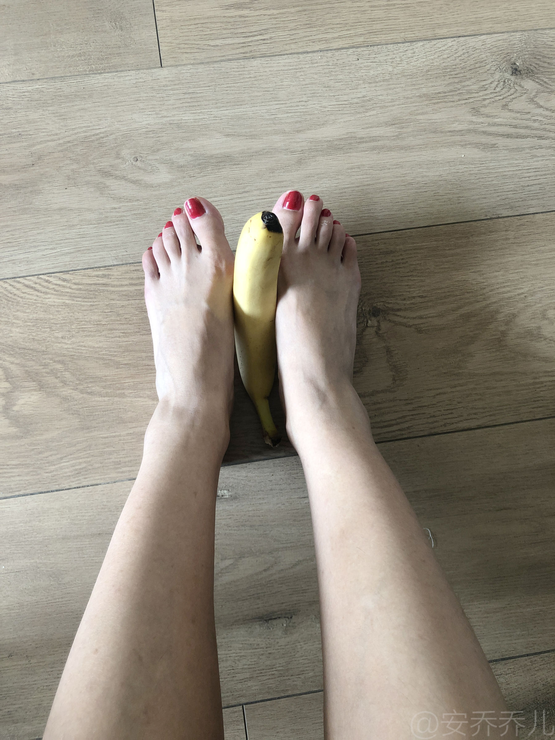 [福利COS] 安乔乔儿(Nia乔乔) No.009 踩香蕉第8张