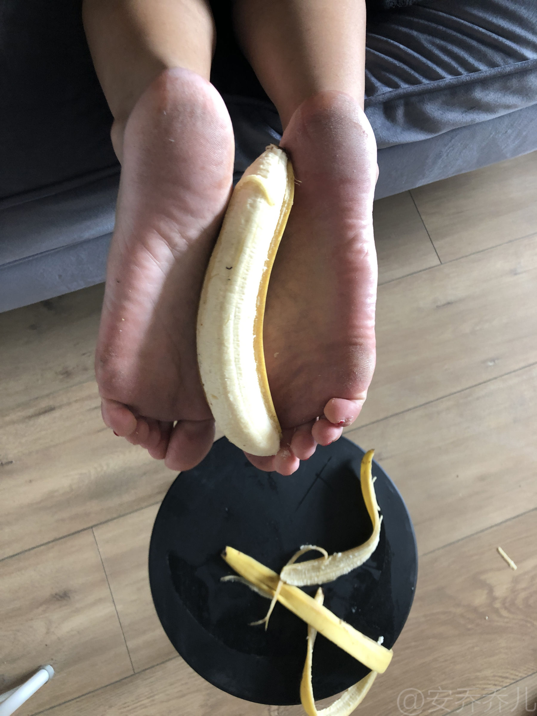 [福利COS] 安乔乔儿(Nia乔乔) No.009 踩香蕉第26张