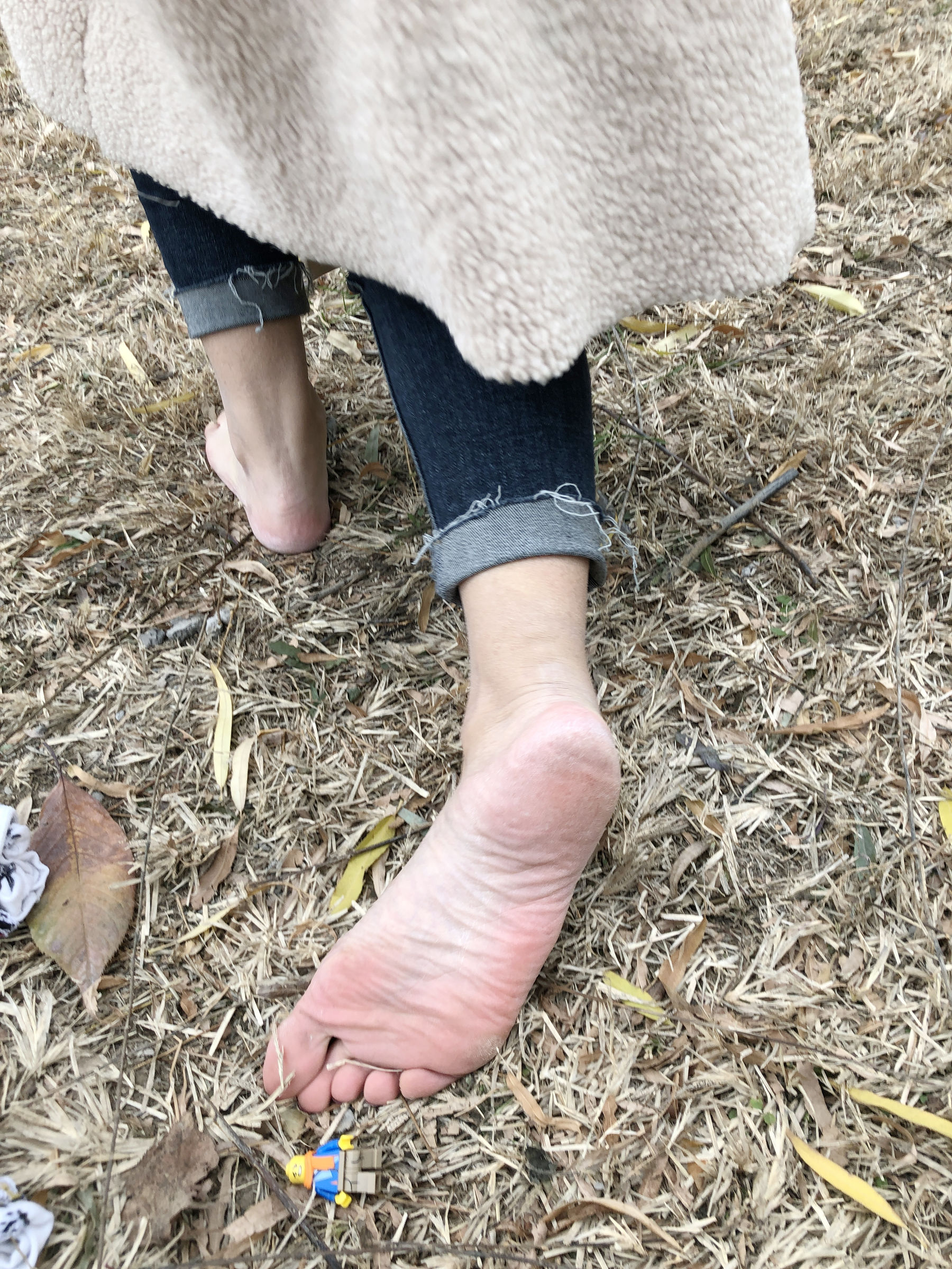 [福利COS] 安乔乔儿(Nia乔乔) No.010 红甲裸足第34张