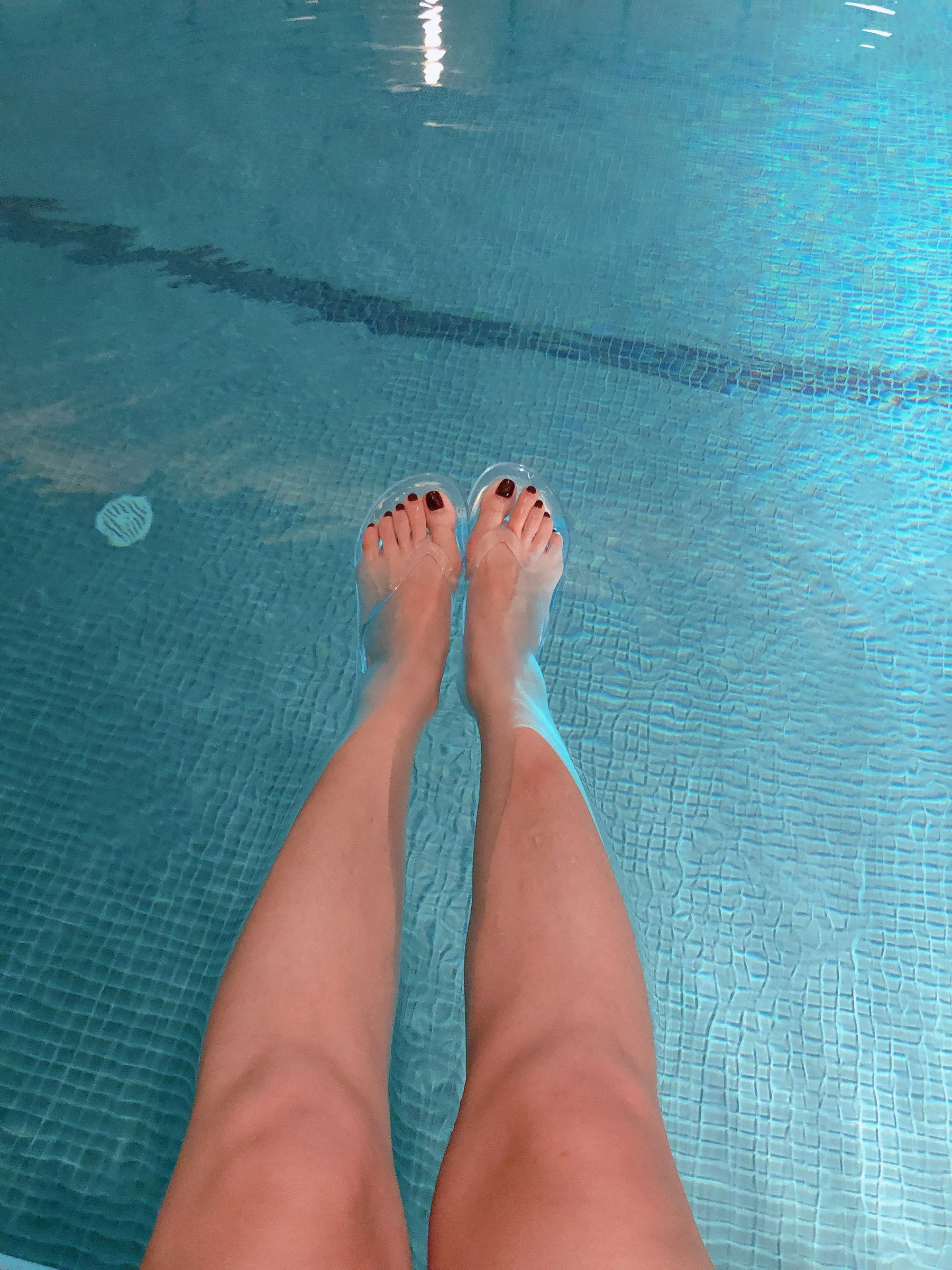 [福利COS] 安乔乔儿(Nia乔乔) No.012 泳池裸足第10张