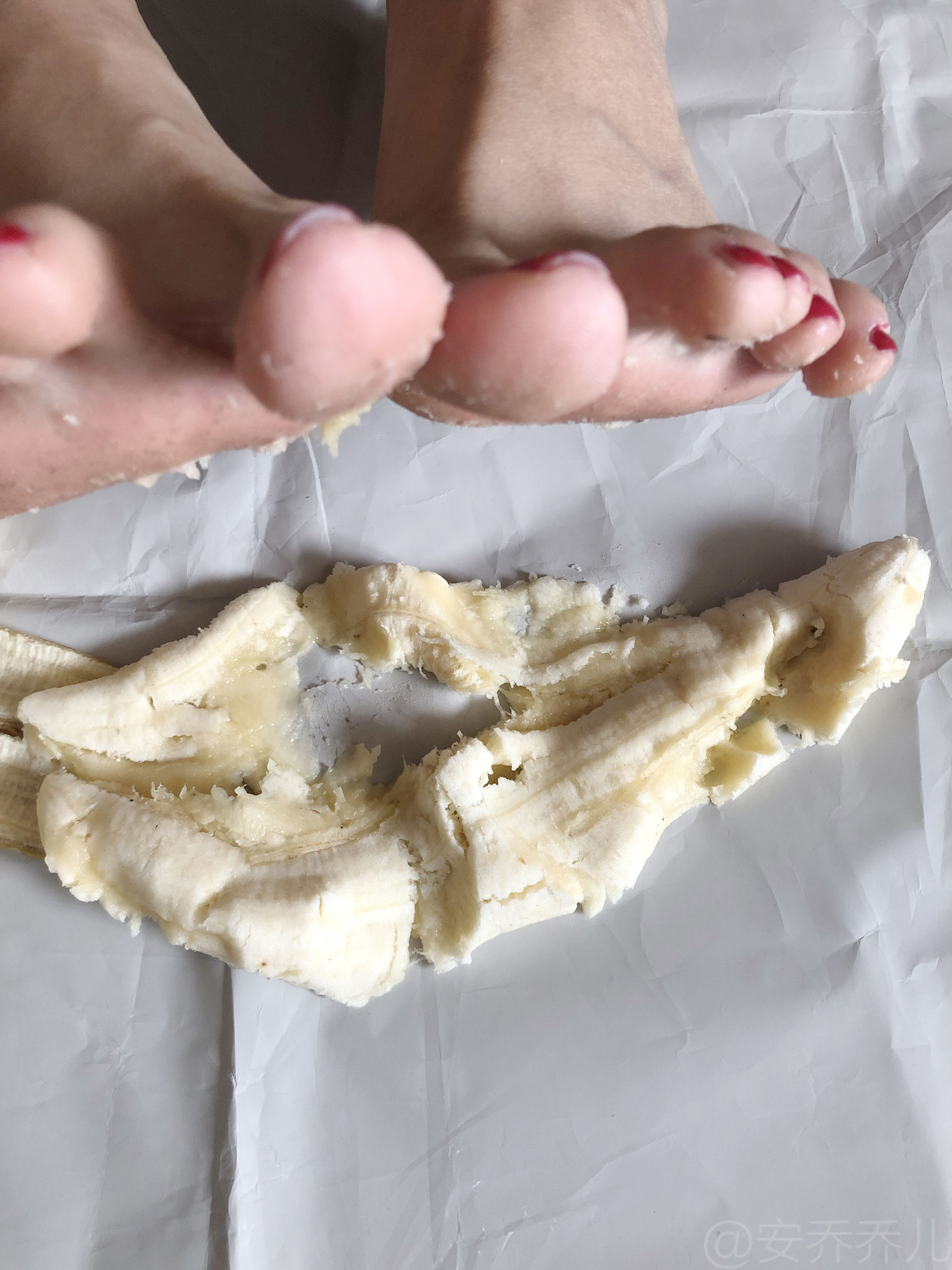 [福利COS] 安乔乔儿(Nia乔乔) No.009 踩香蕉第28张