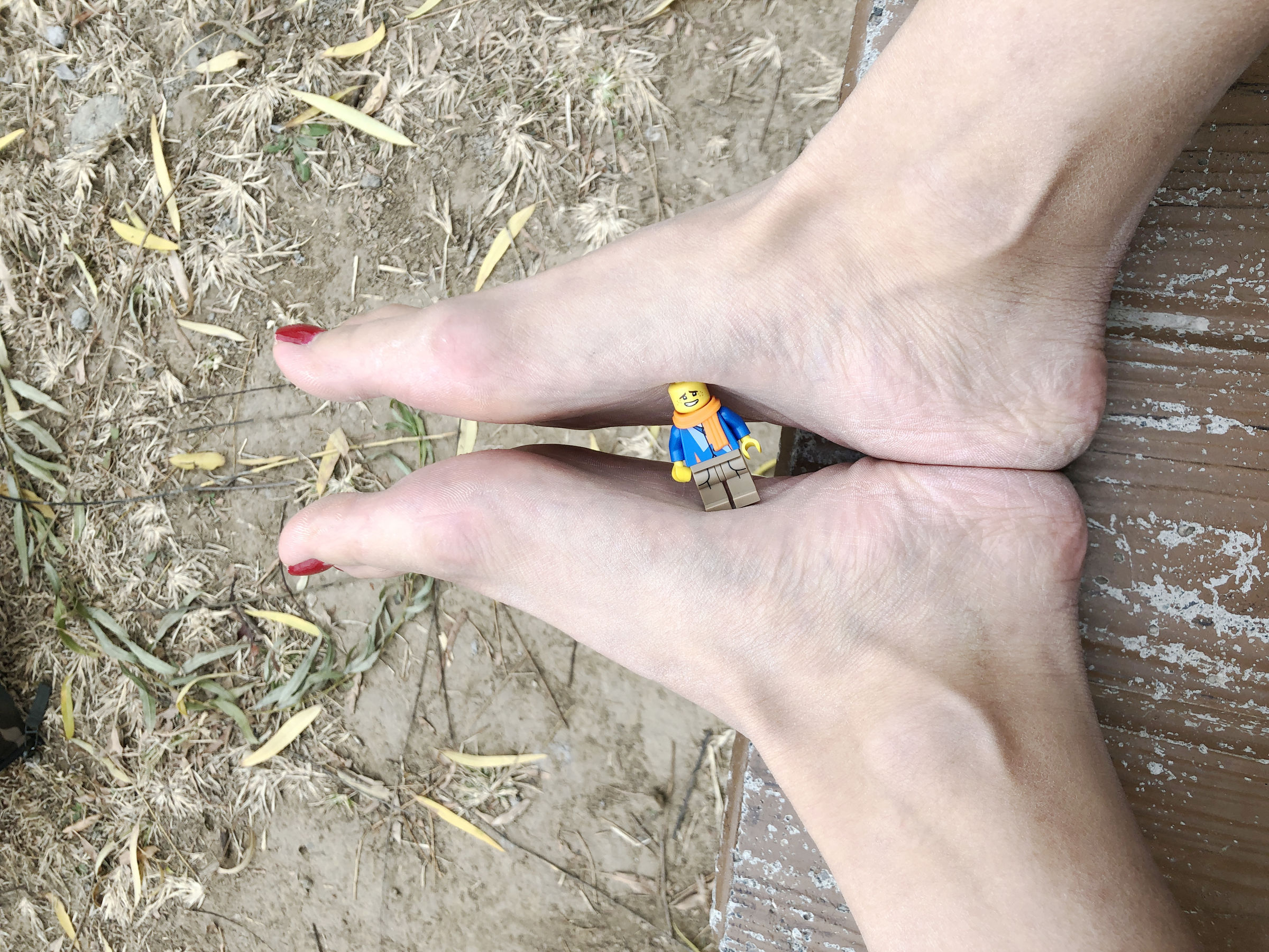 [福利COS] 安乔乔儿(Nia乔乔) No.010 红甲裸足第17张