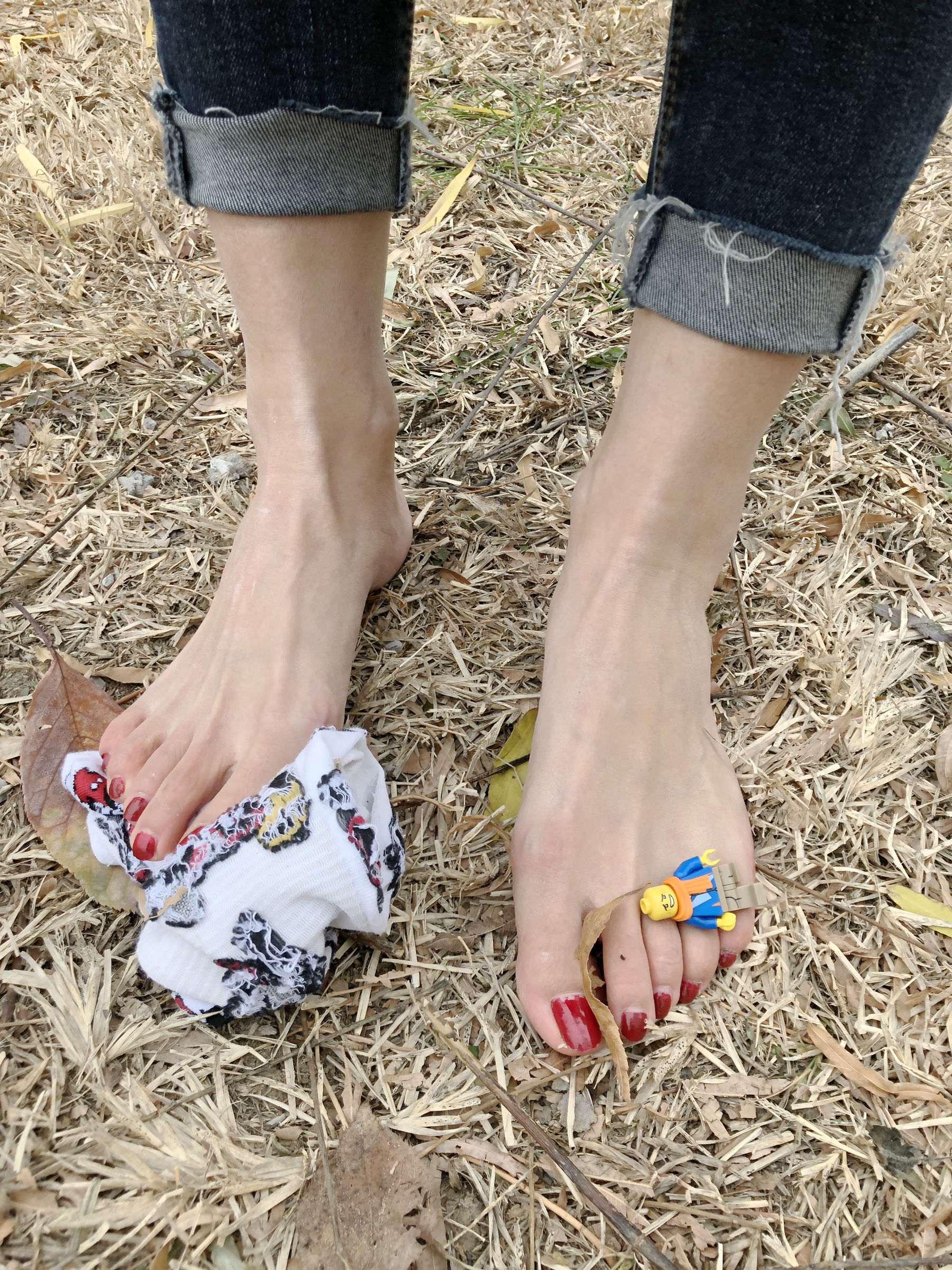 [福利COS] 安乔乔儿(Nia乔乔) No.010 红甲裸足第37张