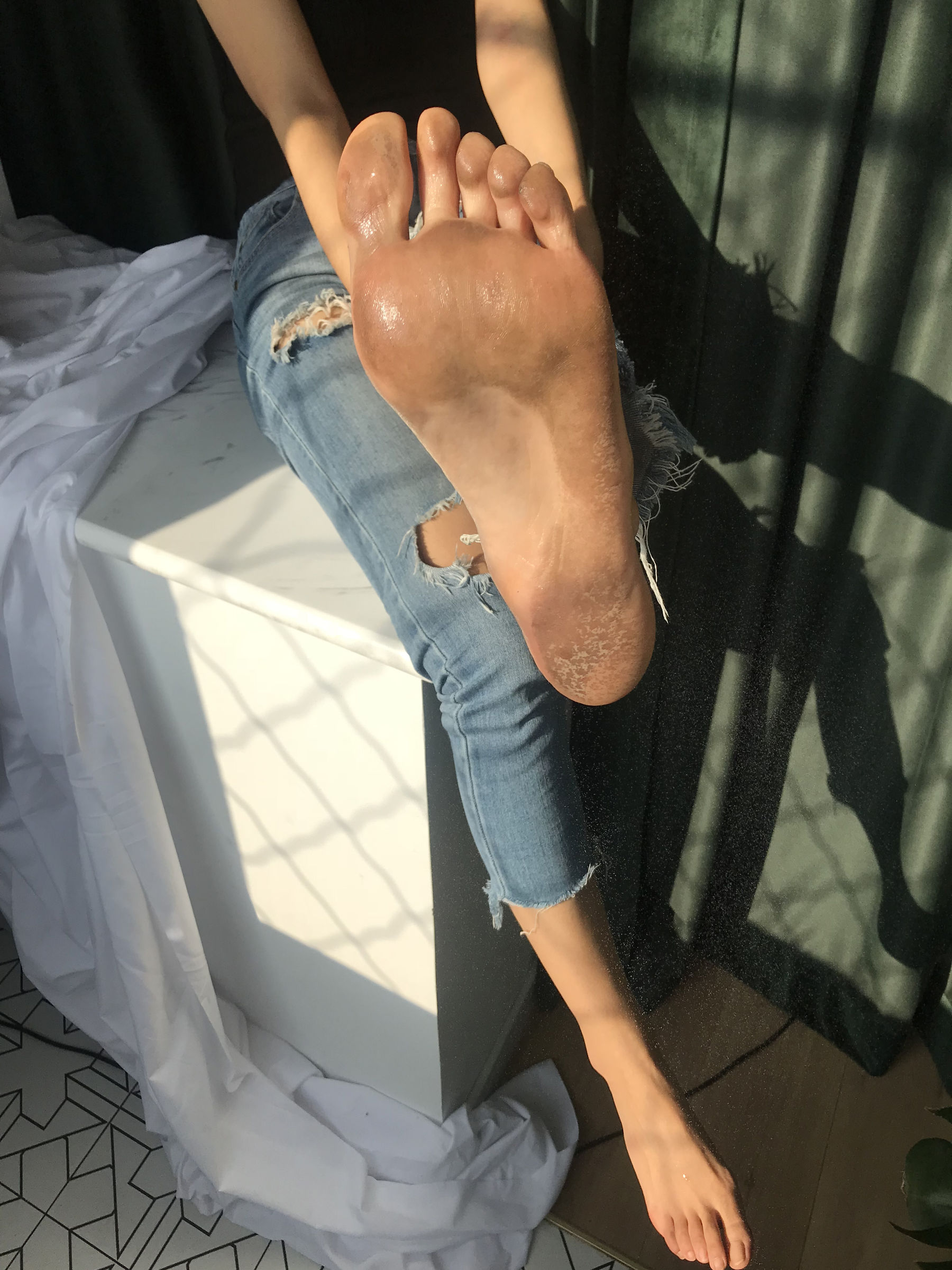 [福利COS] 安乔乔儿(Nia乔乔) No.015 脏脚踩鸡蛋第29张