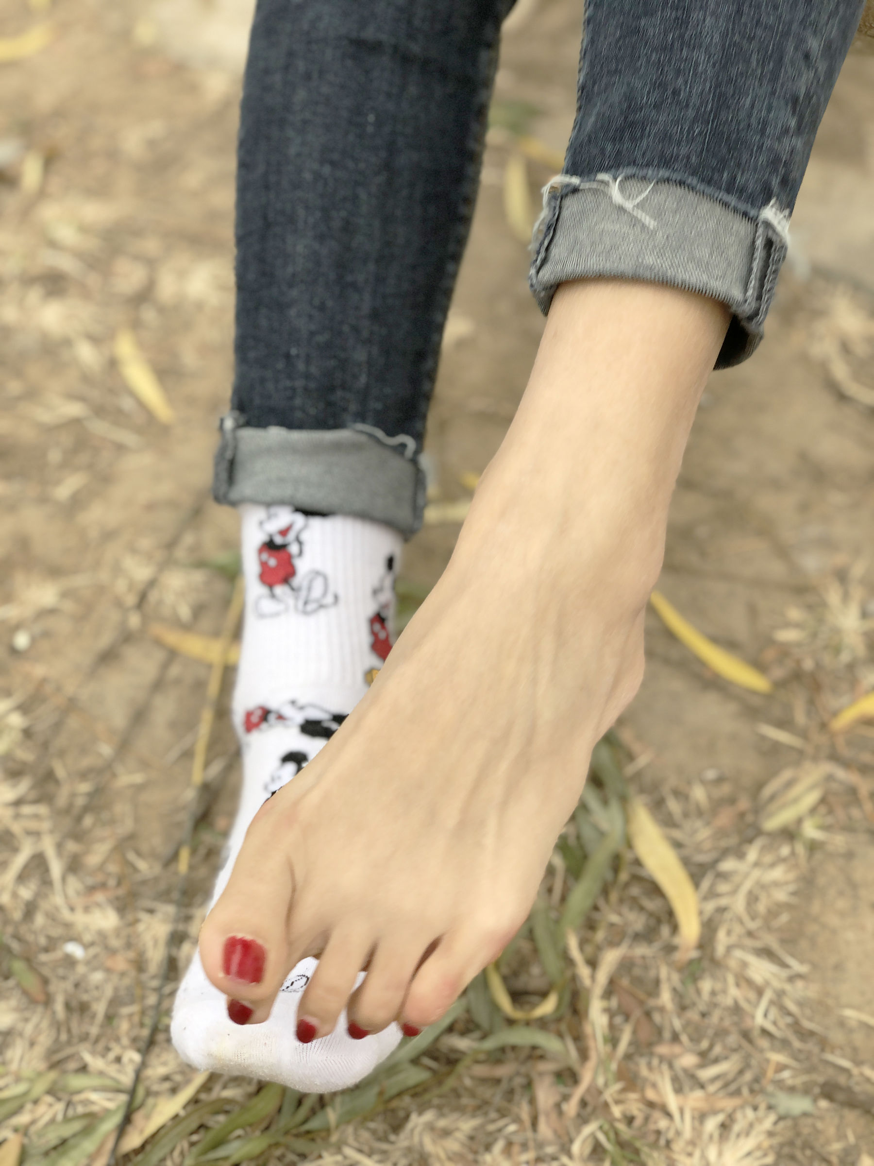 [福利COS] 安乔乔儿(Nia乔乔) No.010 红甲裸足第5张