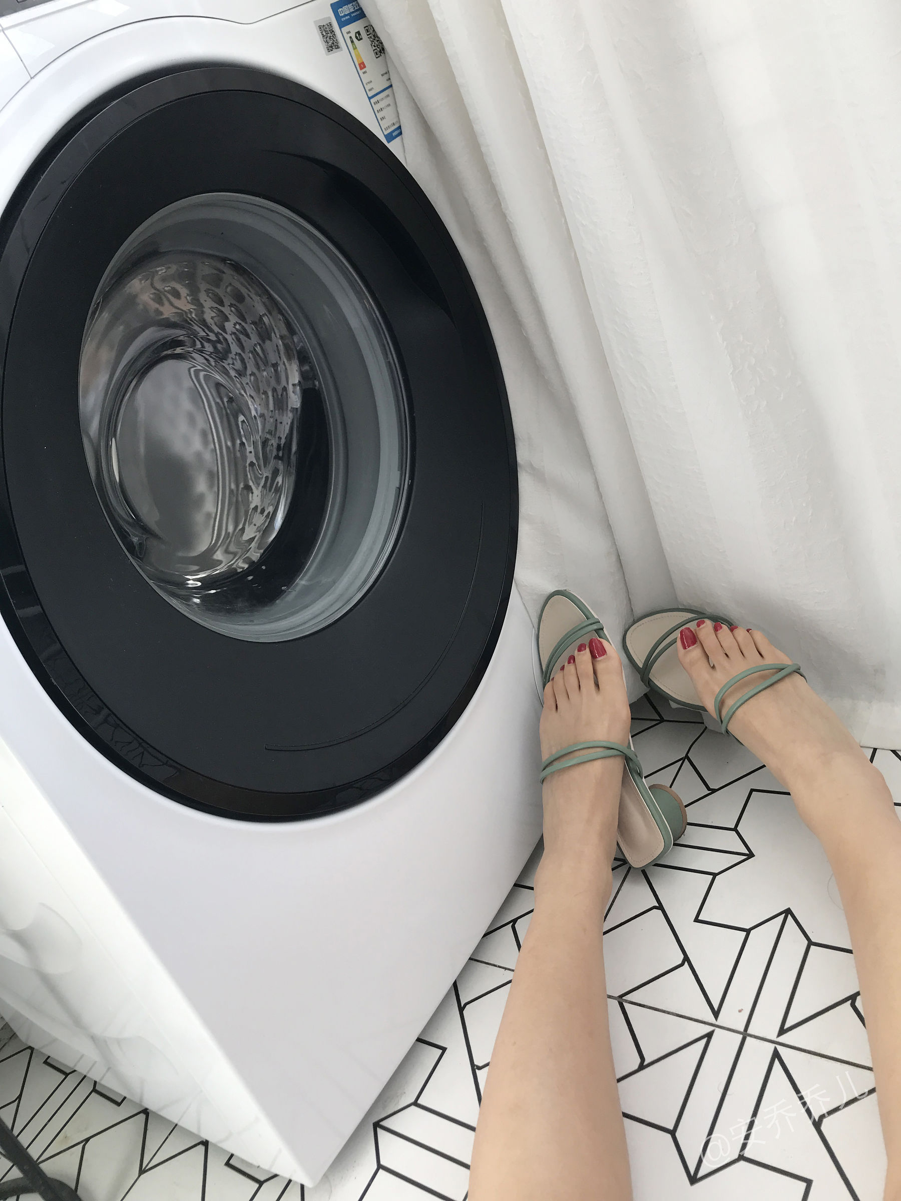 [福利COS] 安乔乔儿(Nia乔乔) No.016 阳台洗衣房第35张