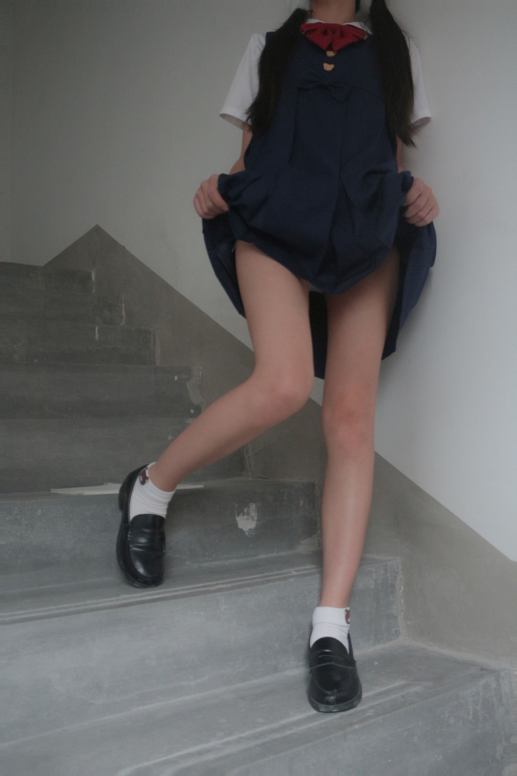 [福利COS] 是暖暖呀 - 楼道阳光第1张