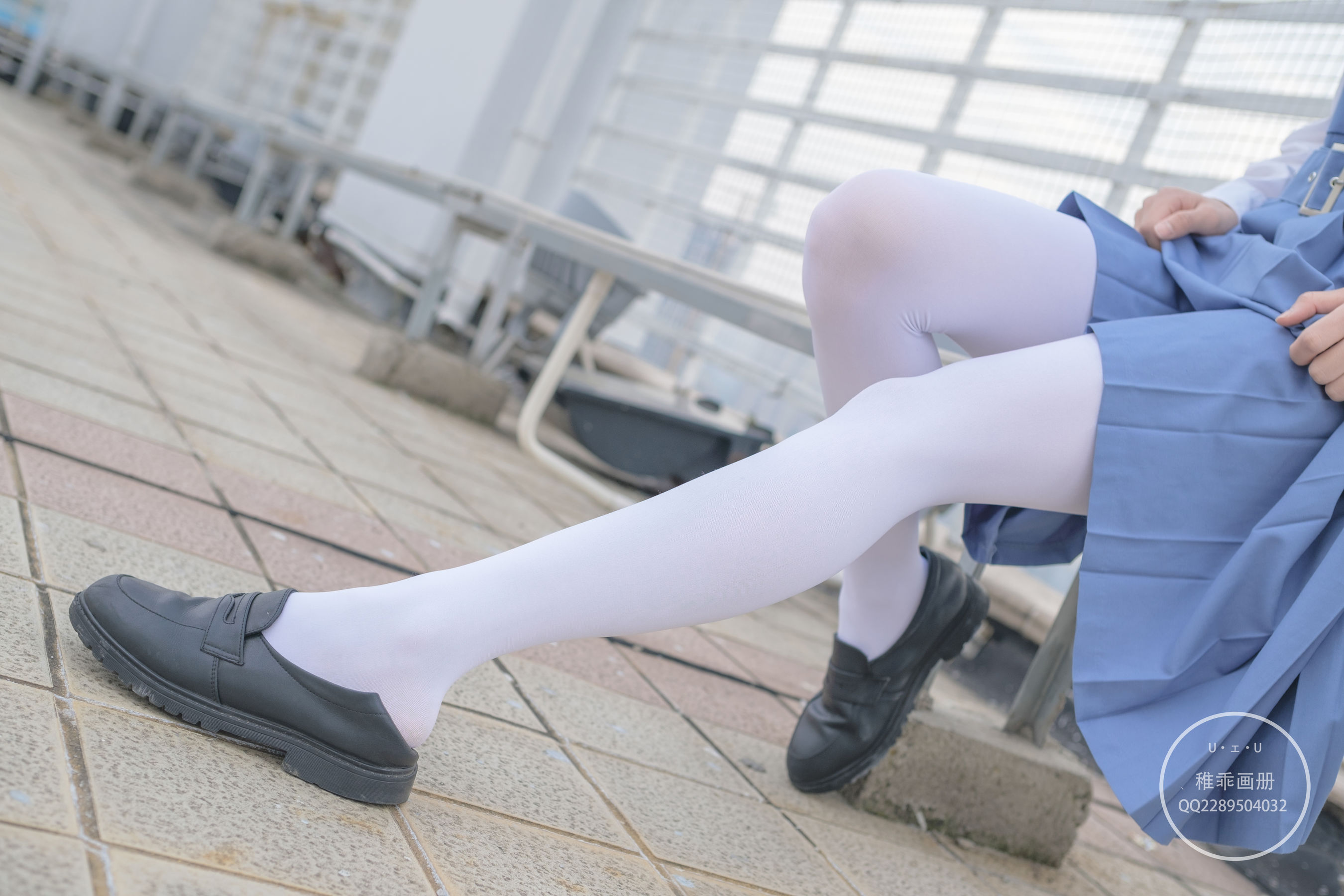 [福利COS] 柴系小乖(稚乖画册) - 夜夜 天台真空80D白丝第17张