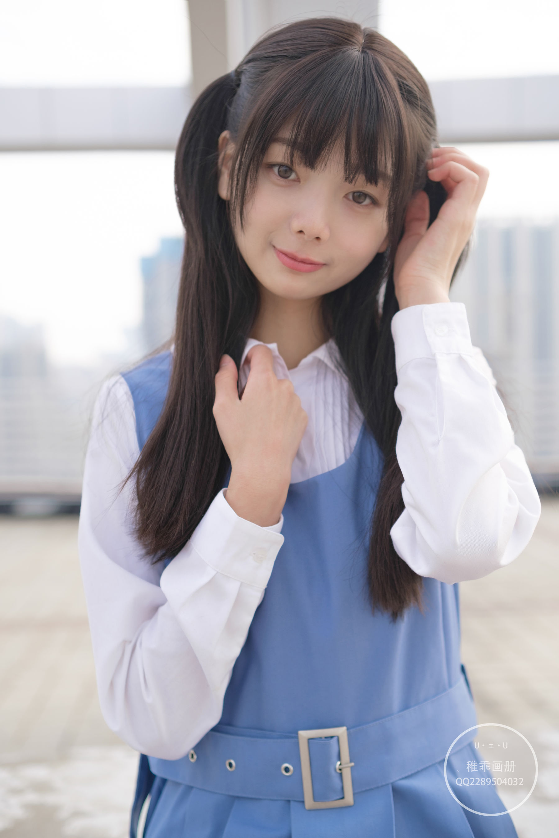 [福利COS] 柴系小乖(稚乖画册) - 夜夜 天台真空80D白丝第2张