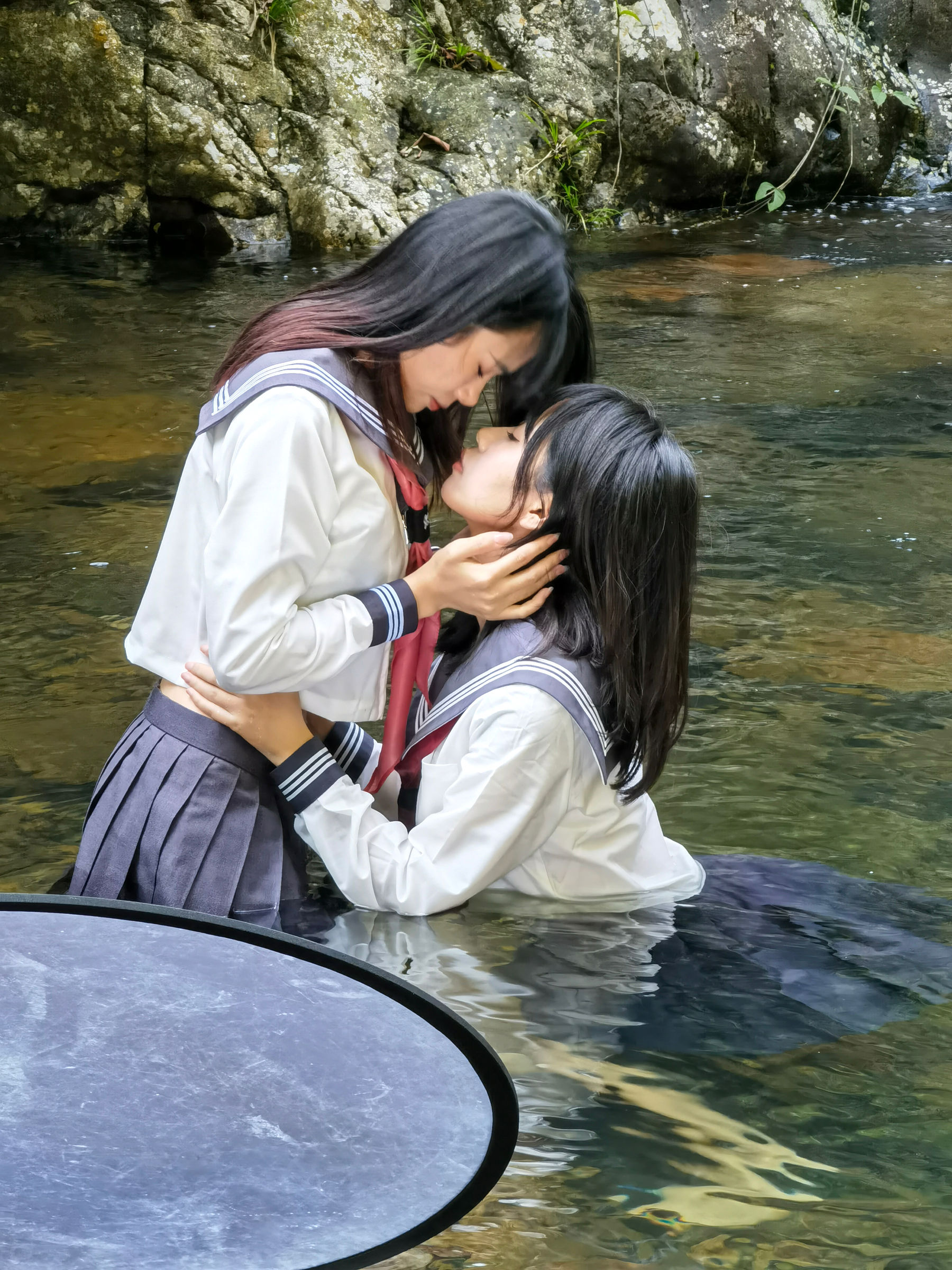 [福利COS] 阳光美少女萌芽儿o0 × 琪鸽 - 百合竞技泳衣第30张