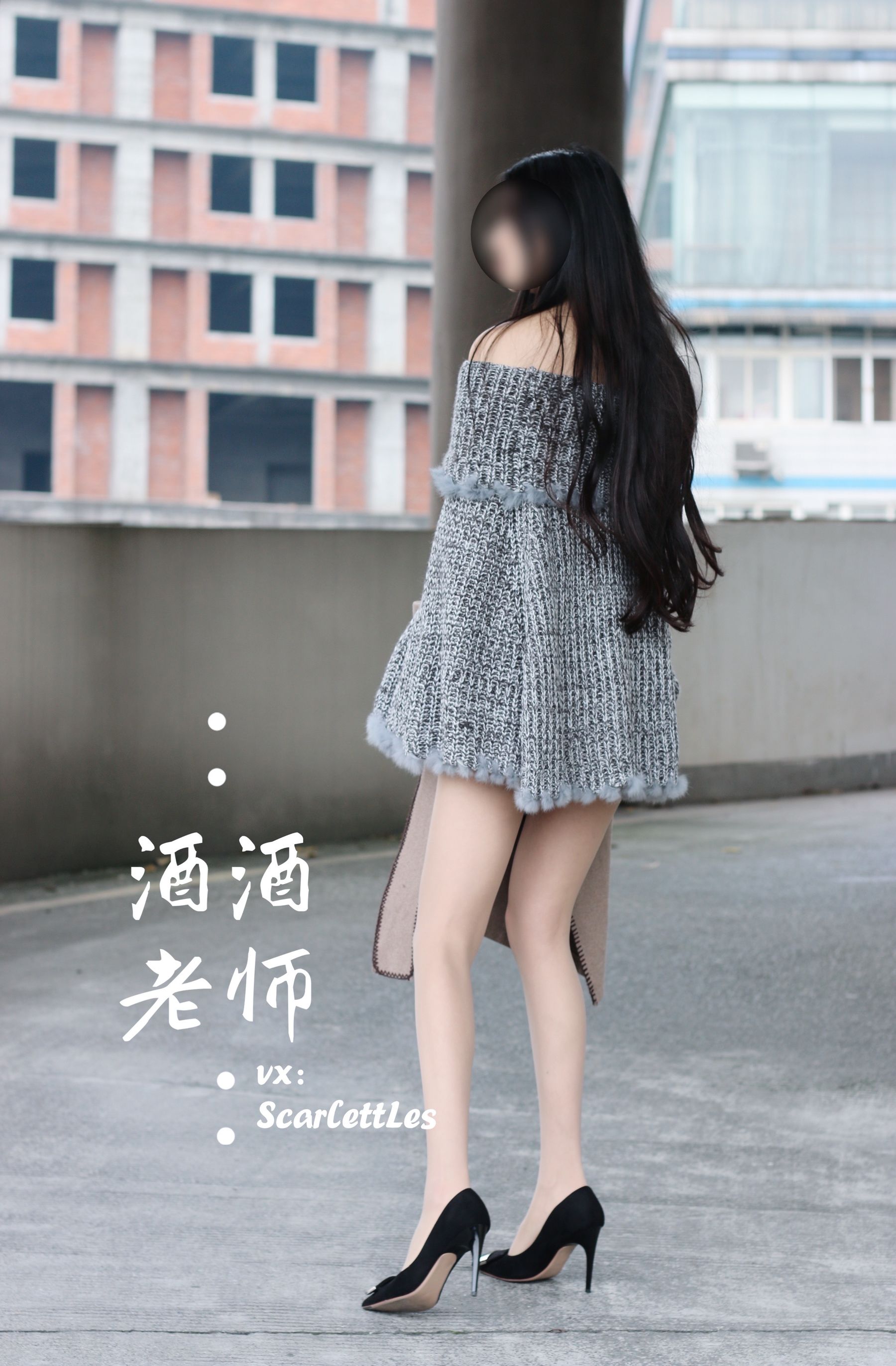 [福利COS] 酒酒老师 - 停车场里的超短裙第19张