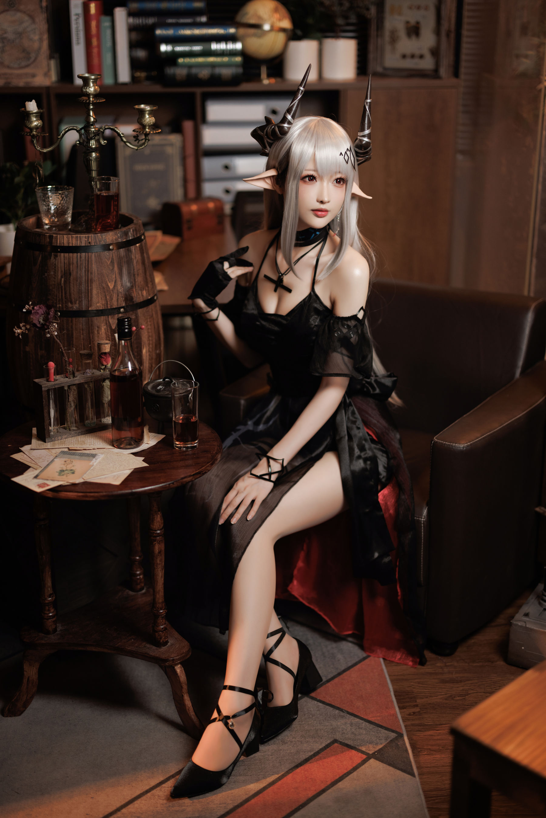 [福利COS] Coser小姐姐南宫 - 泥岩 礼服第8张