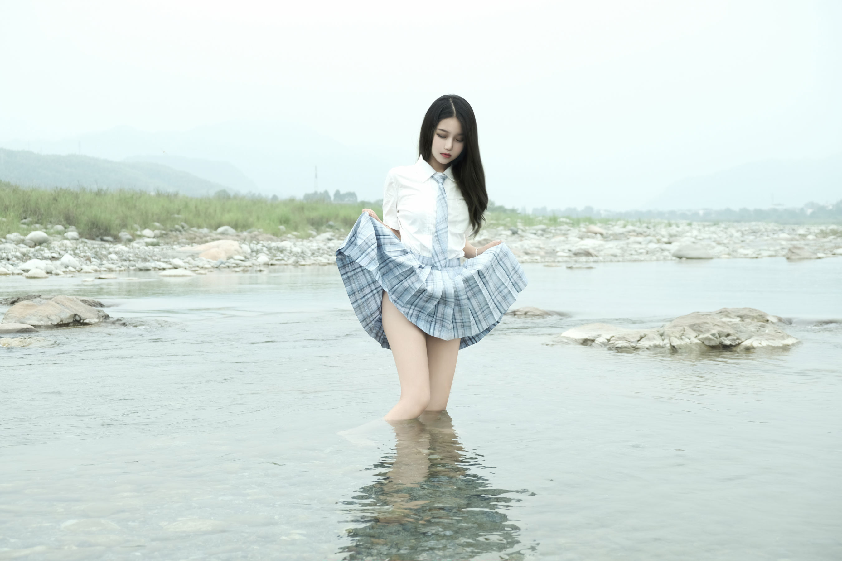 [福利COS] eloise软软 - 河边JK第13张