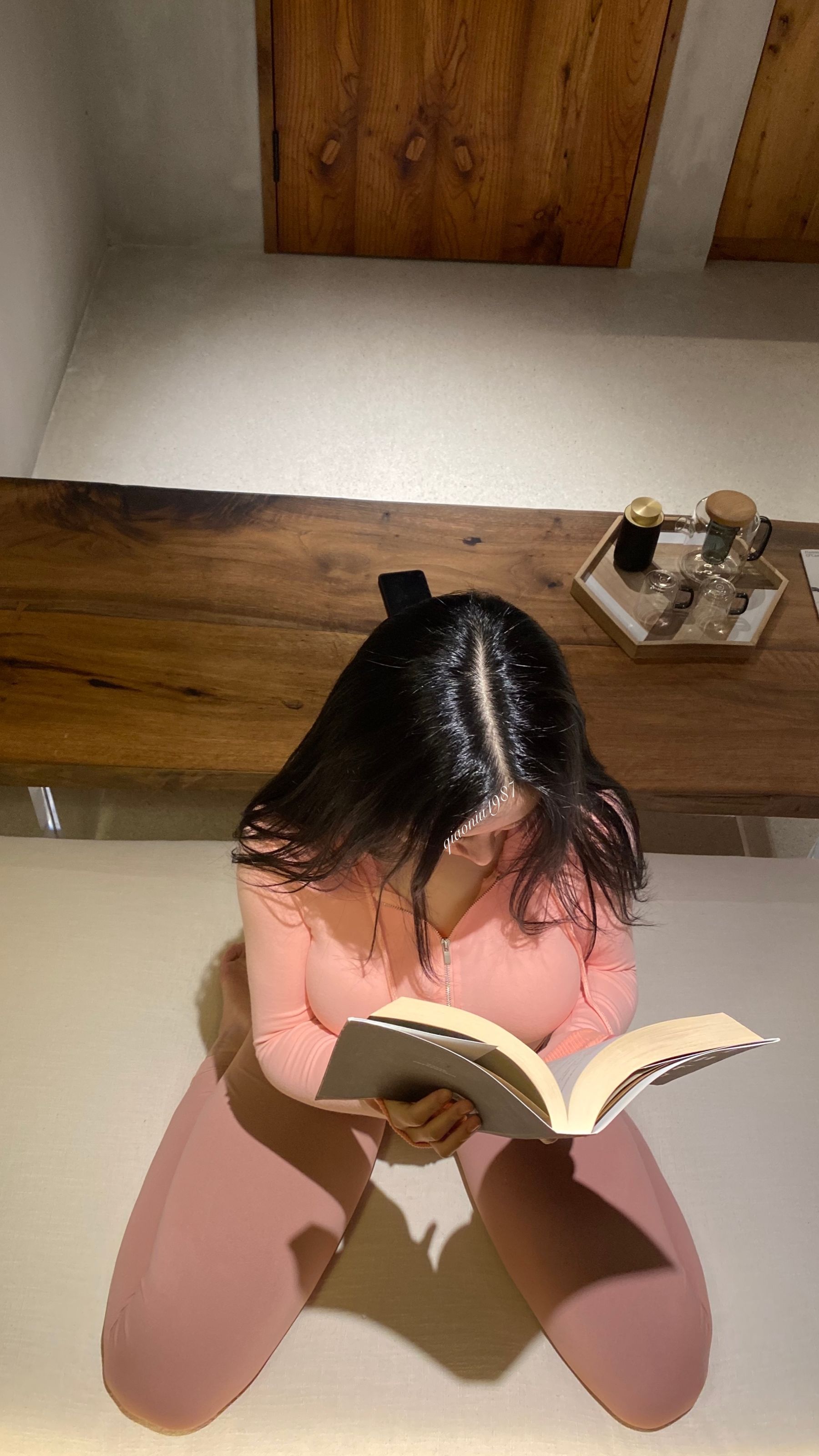 [福利COS] 俏妞qiaoniuTT - 丝袜长腿翘臀 视图合集第51张