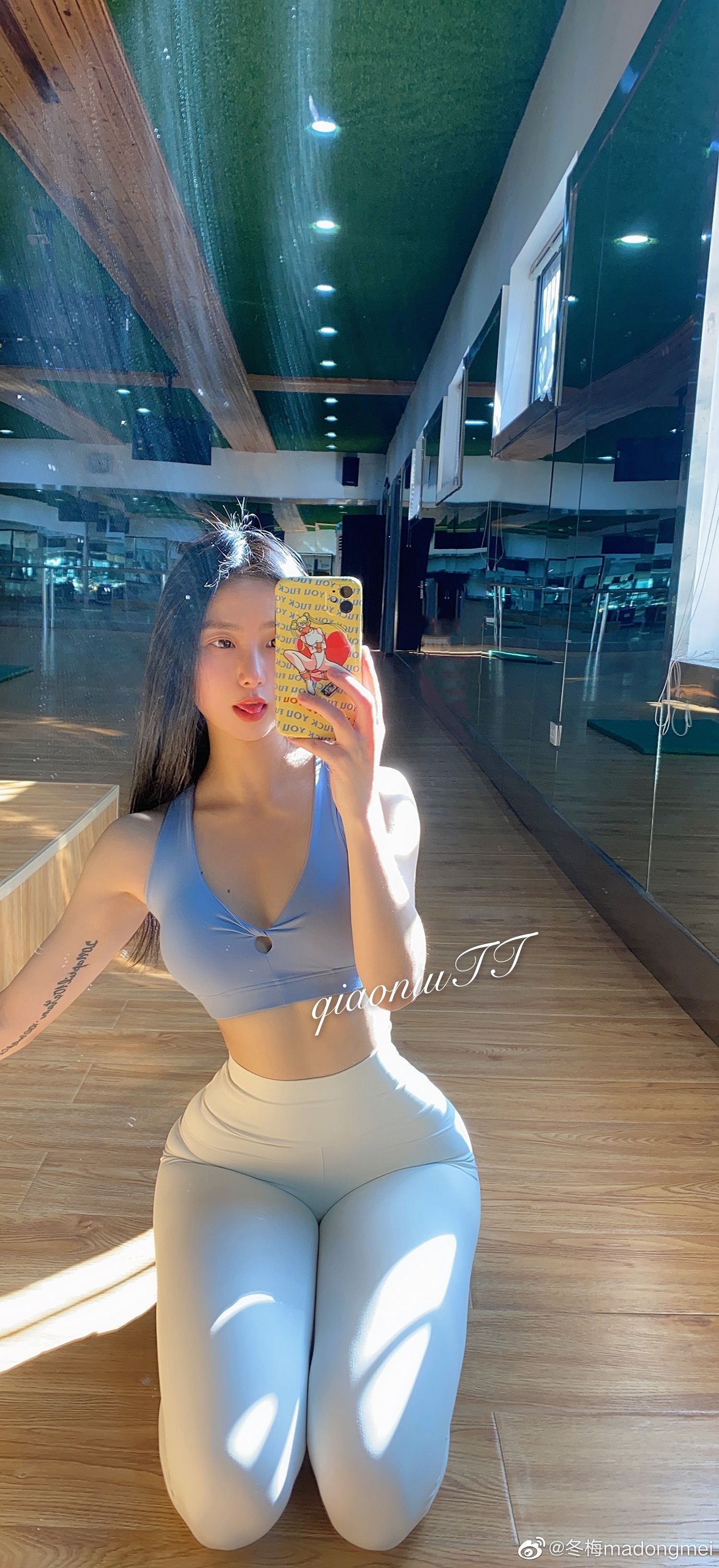 [福利COS] 俏妞qiaoniuTT - 丝袜长腿翘臀 视图合集第7张