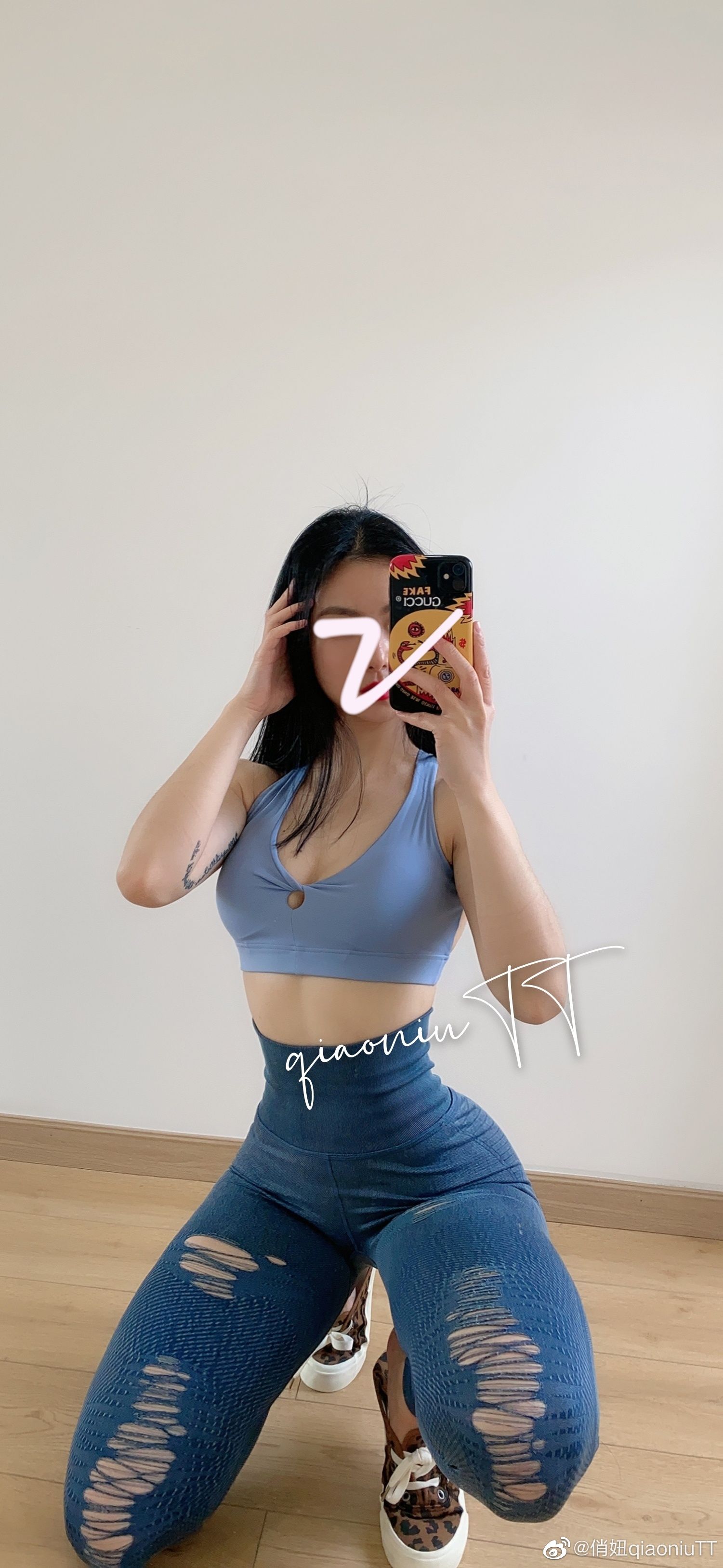 [福利COS] 俏妞qiaoniuTT - 丝袜长腿翘臀 视图合集第10张