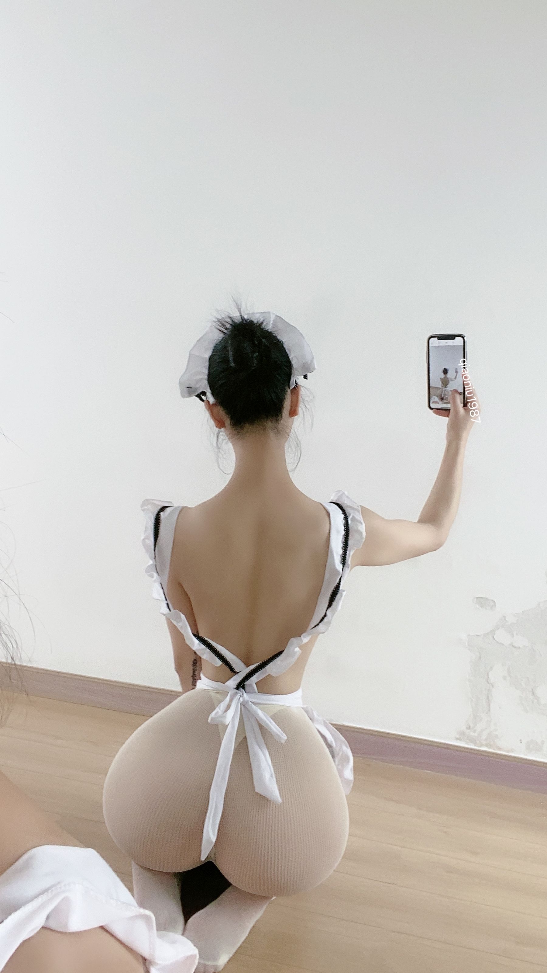 [福利COS] 俏妞qiaoniuTT - 丝袜长腿翘臀 视图合集第54张