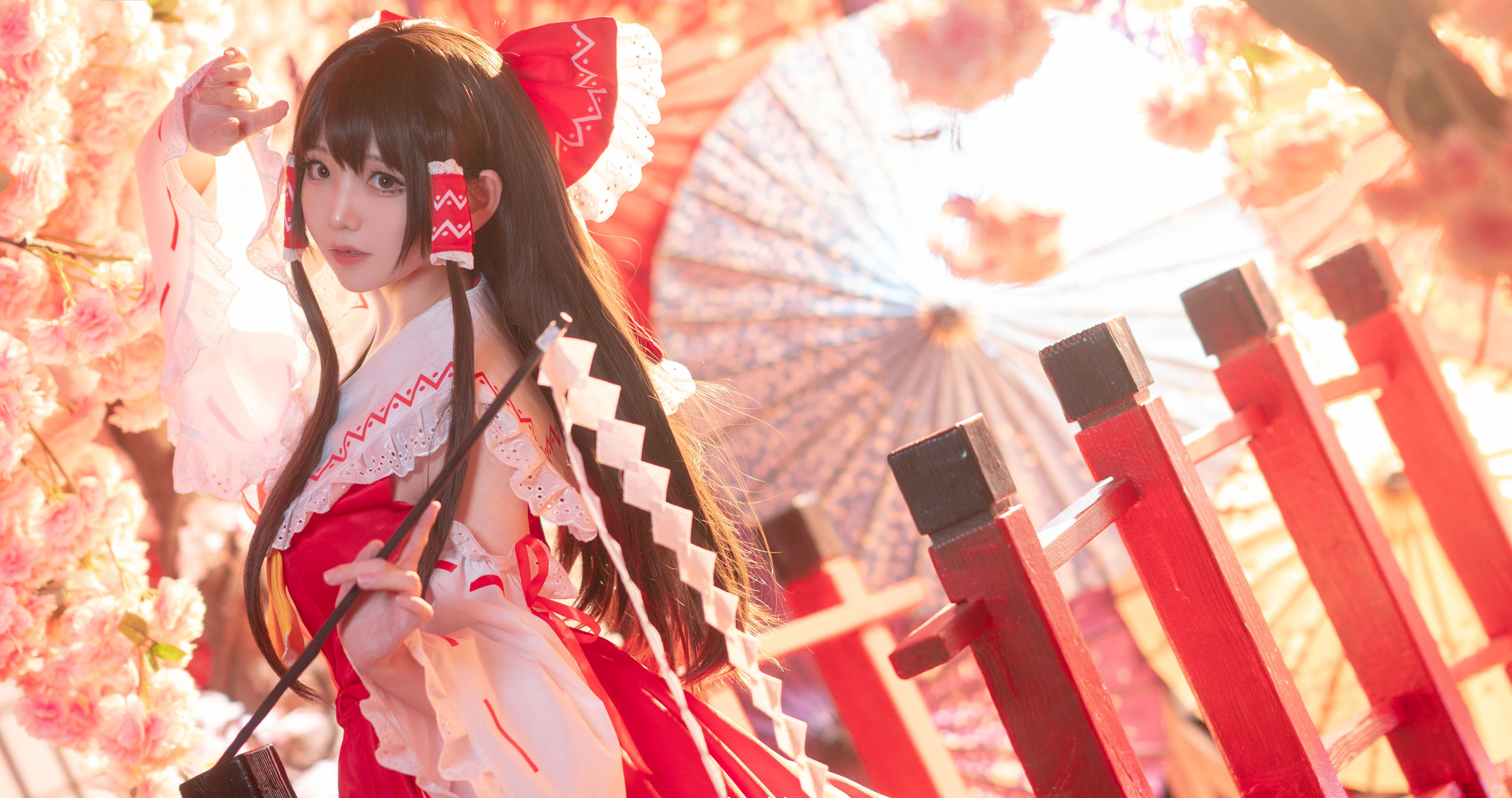 [福利COS] 楚楚子w - 博丽灵梦第5张