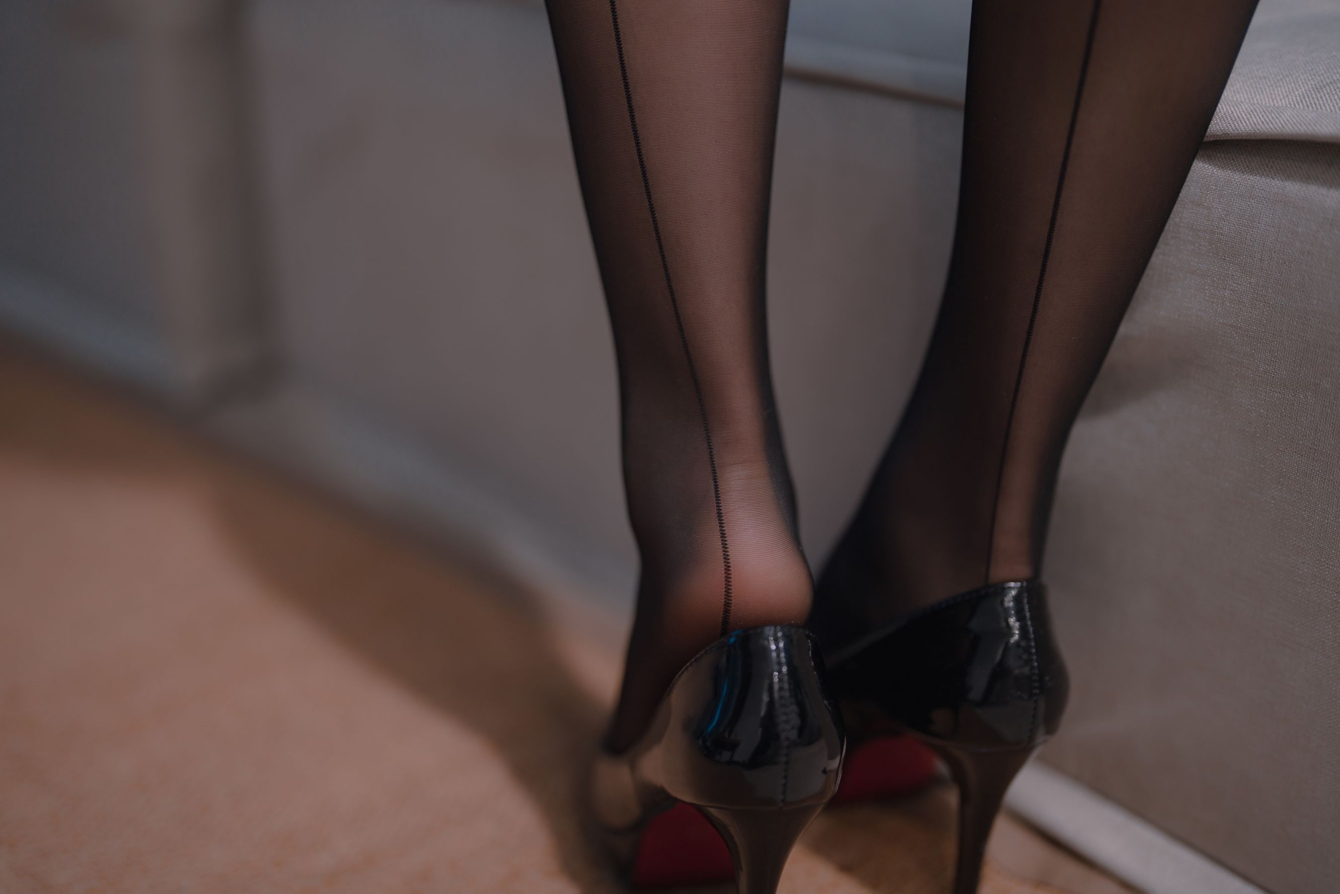 [福利COS] 轩萧学姐 - 竖线丝袜第1张