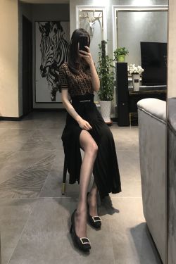 [福利COS] 丝足博主麋鹿_Monroe 2020.04.23 丝袜展示