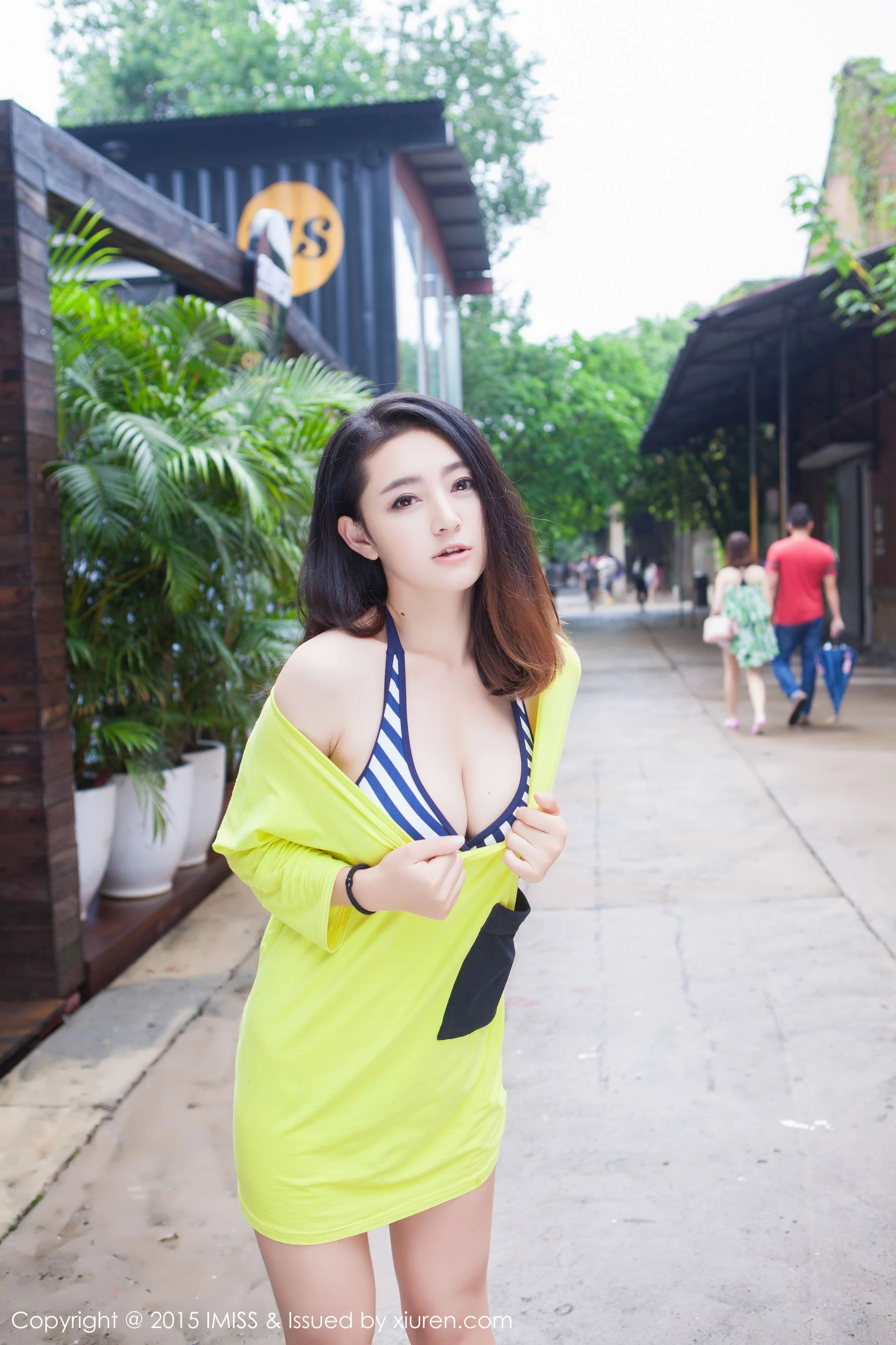  夏茉GIGI《清凉比基尼街拍》 爱蜜社IMiss Vol.020第11张