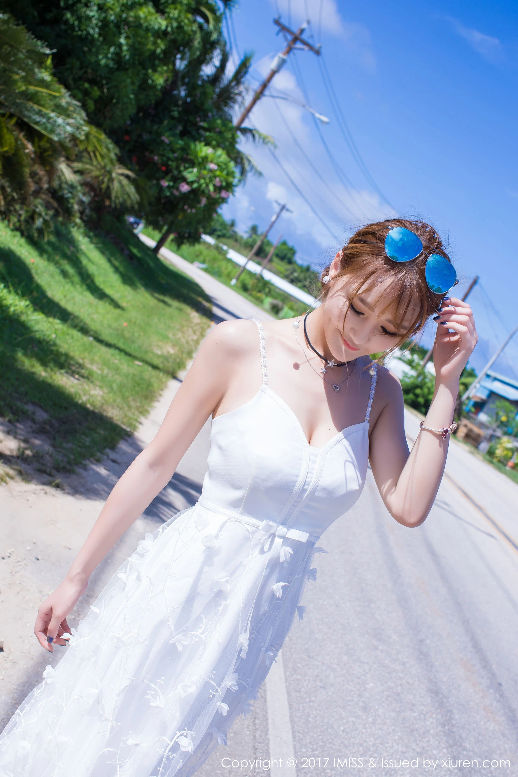  妤薇Vivian《性感OL+清新白色长裙》 爱蜜社IMiss Vol.191第7张