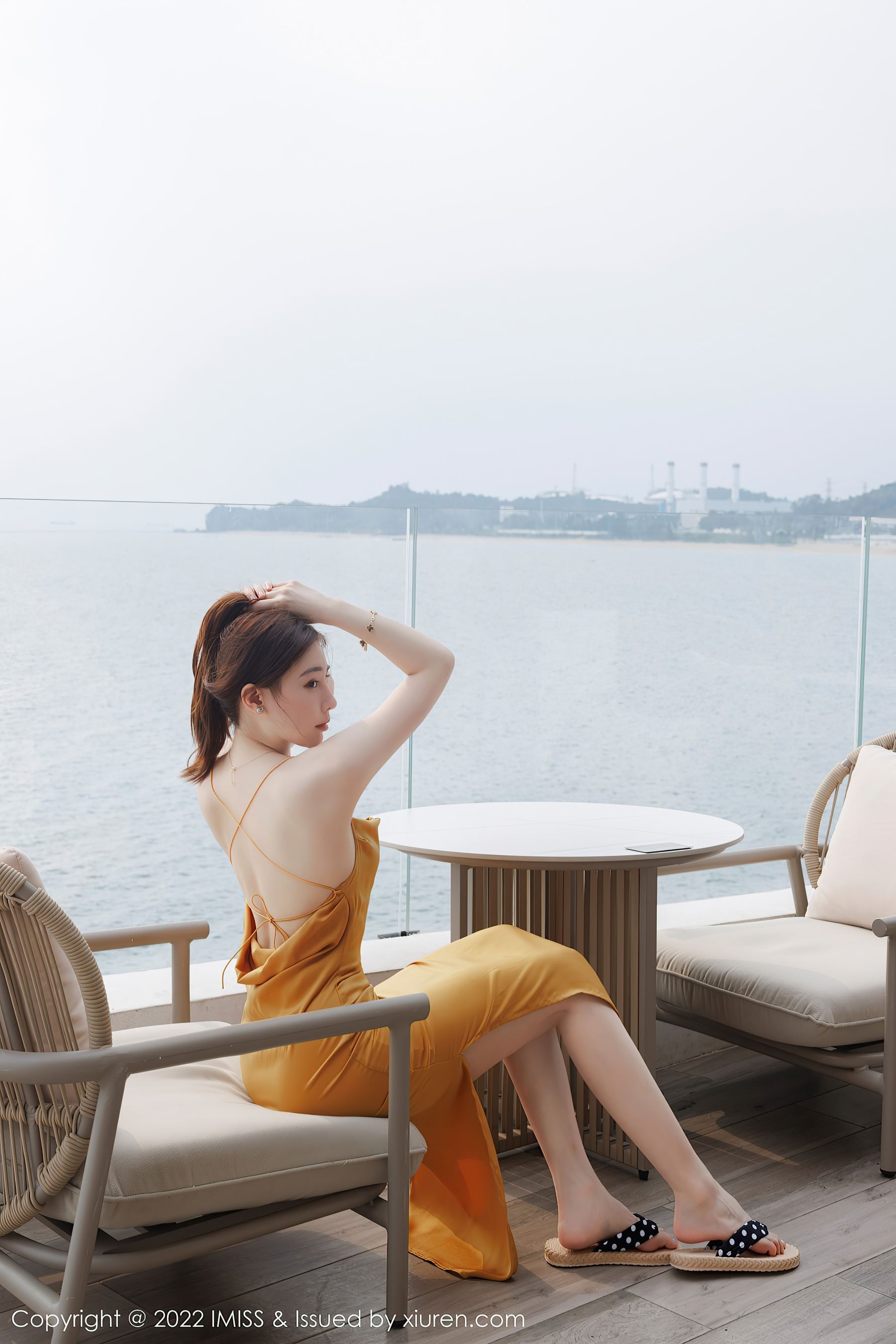  爱蜜社 VOL.706 Lynn刘奕宁 长裙美腿第13张