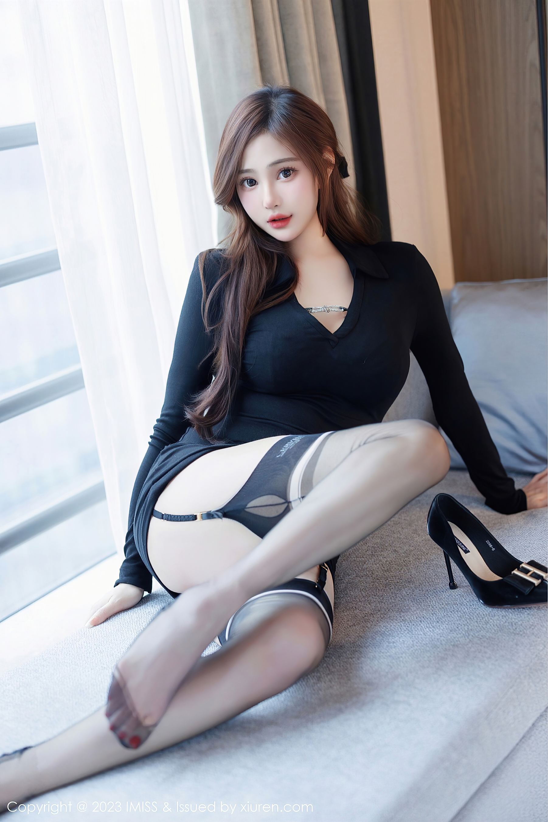  爱蜜社 VOL.724 Lavinia肉肉 黑丝美腿第18张