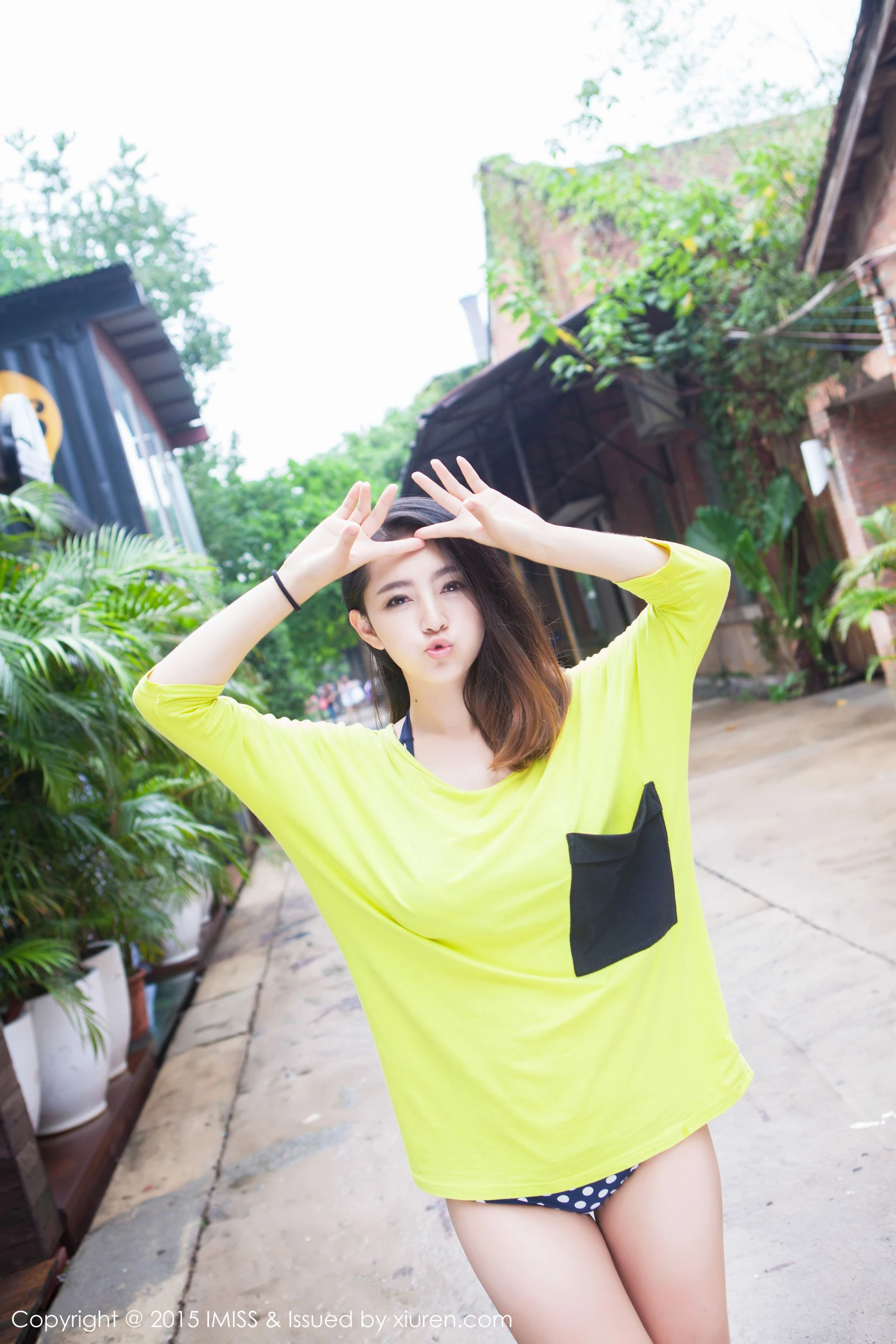  夏茉GIGI《清凉比基尼街拍》 爱蜜社IMiss Vol.020第11张