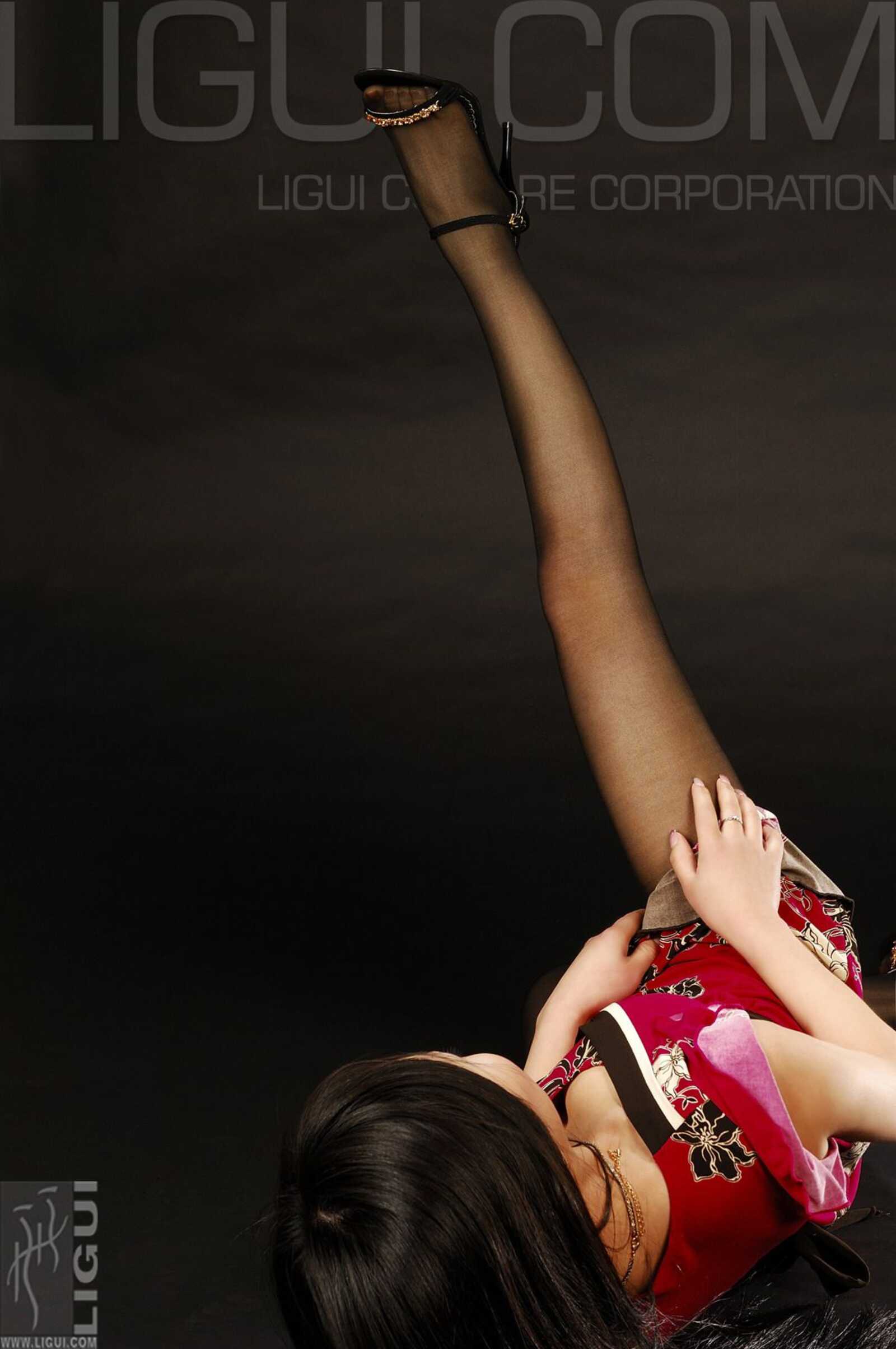 [丽柜LiGui] Model 小璐璐《飄動的丝襪》丝足写真图第8张