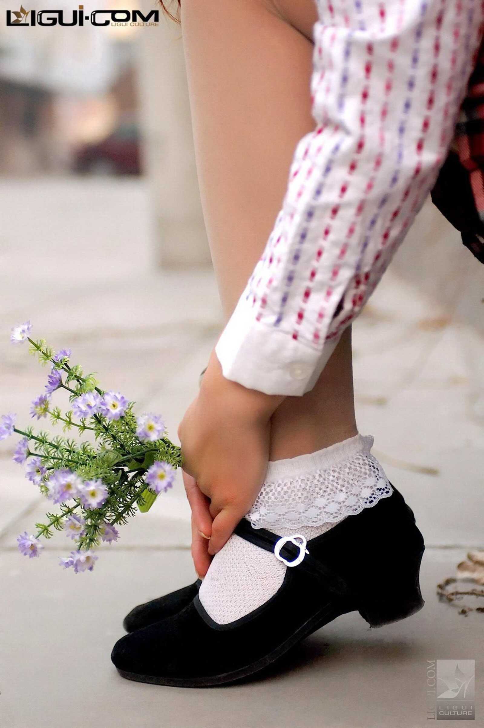 [丽柜LiGui] Model 英子《初恋布鞋女孩》丝足写真图第1张
