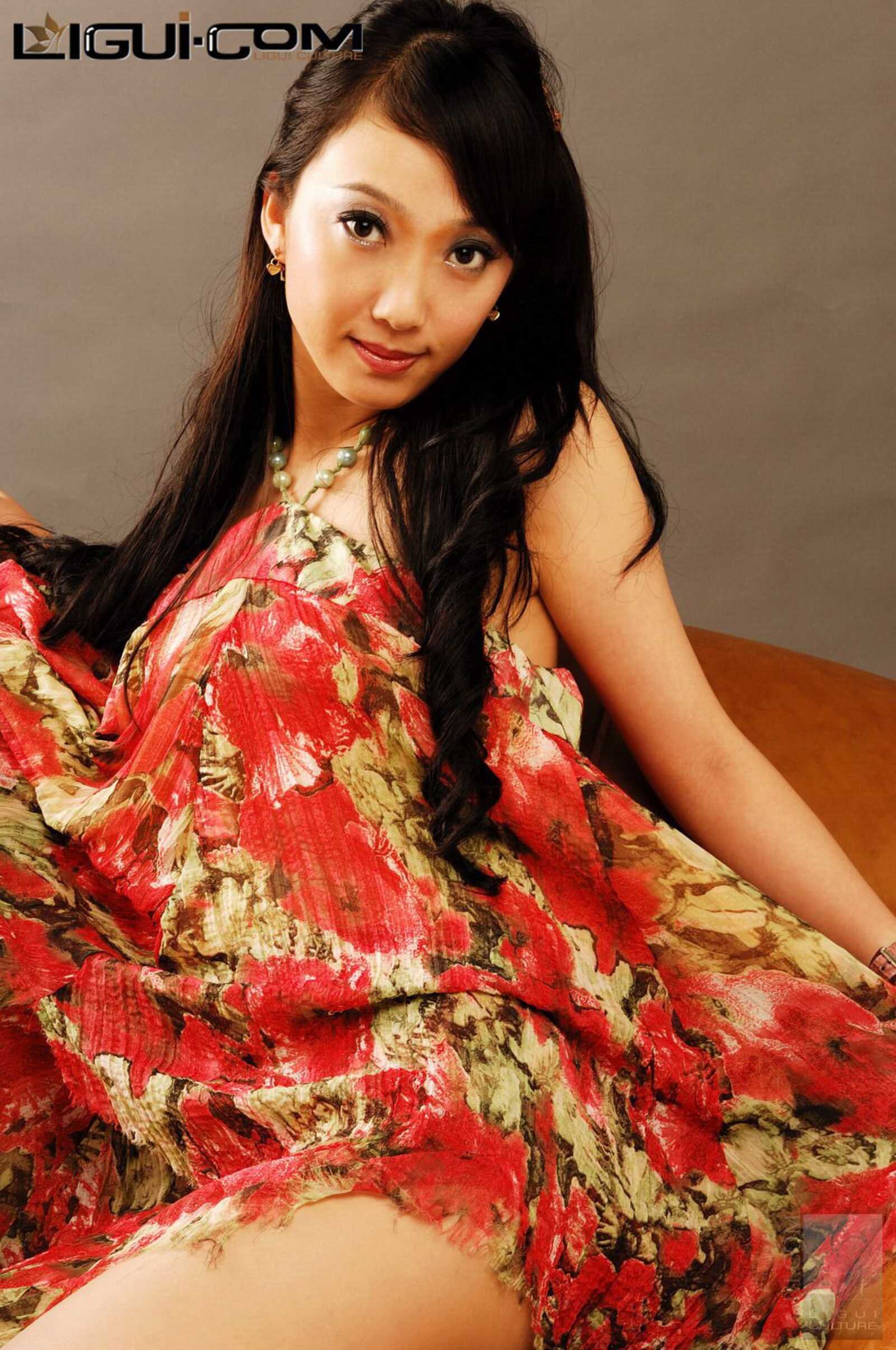 Model 梁小丽《修长丝韵》 [丽柜LiGui] 丝足写真图第10张