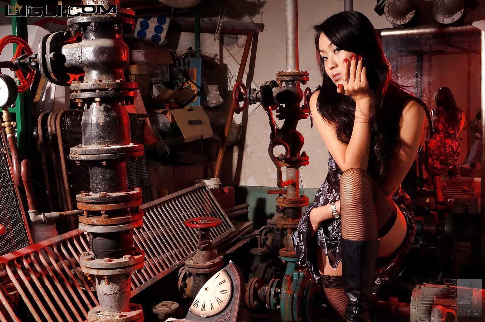 Model 琳达《喧嚣与落寞》 [丽柜LiGui] 丝足写真图第9张