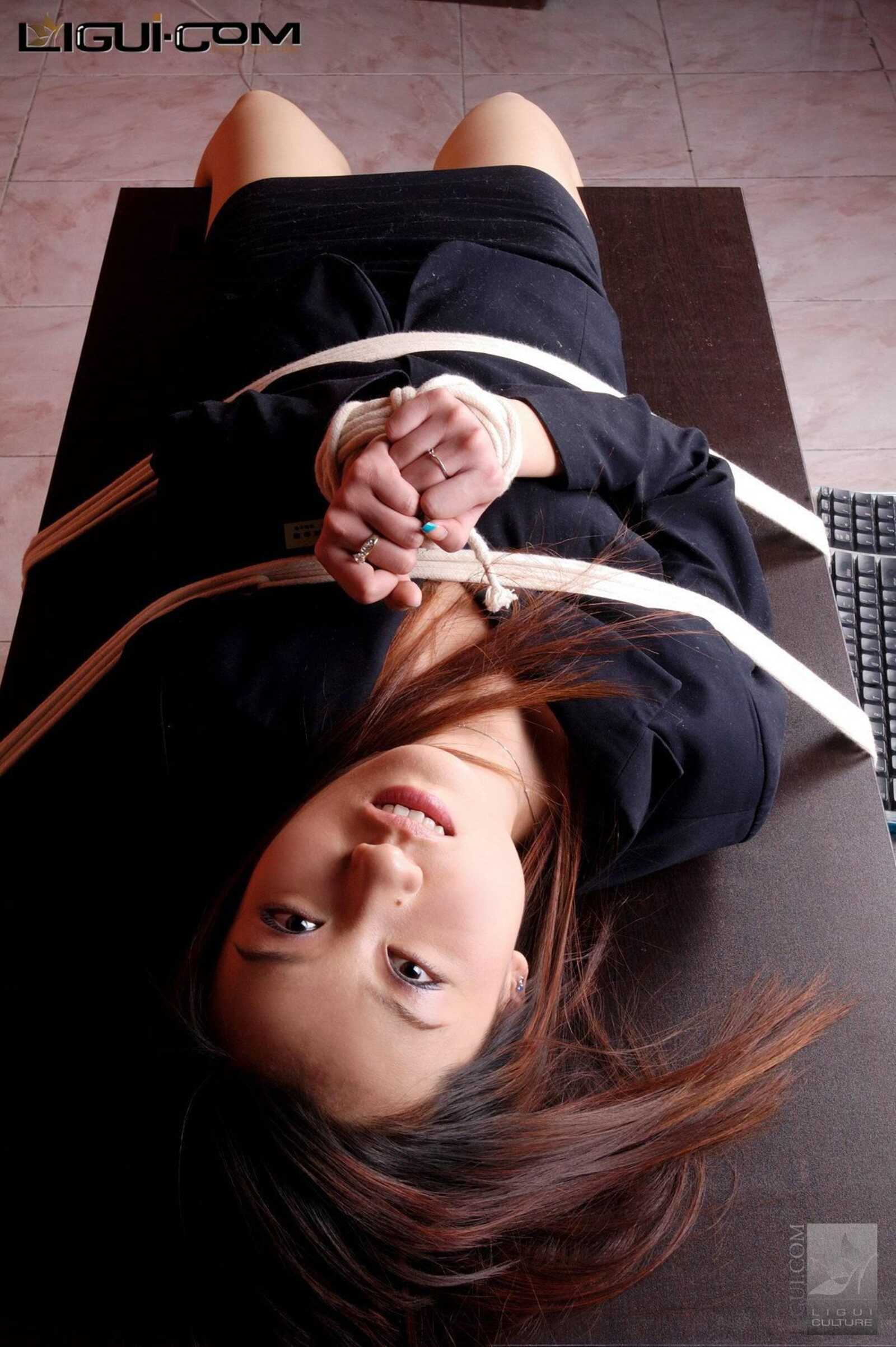 [丽柜美束LiGui] Model 小惠《办公室捆绑》美腿玉足第3张