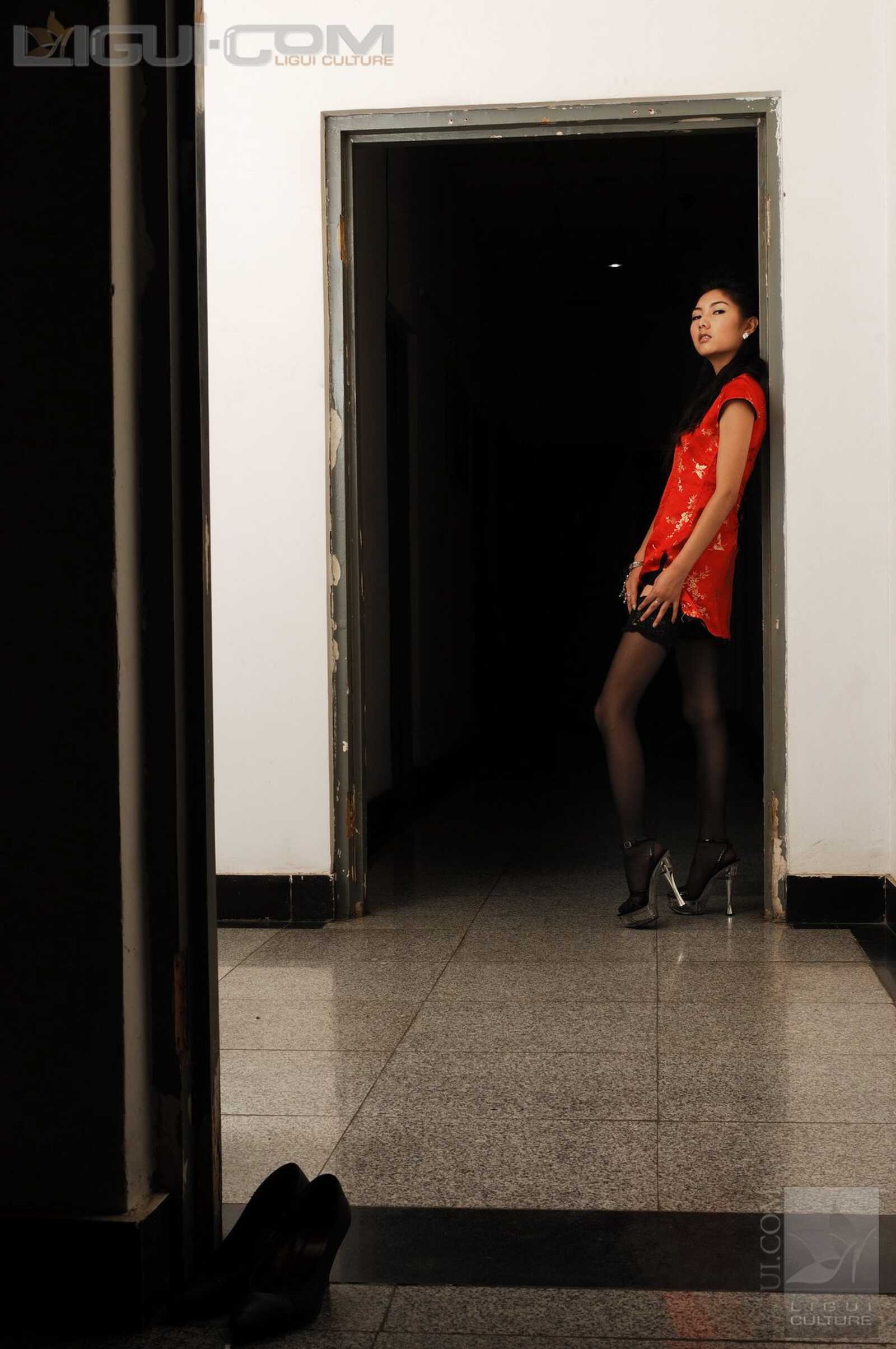 Model 丝丝《电梯口的黑丝高跟》 [丽柜LiGui] 丝足第9张