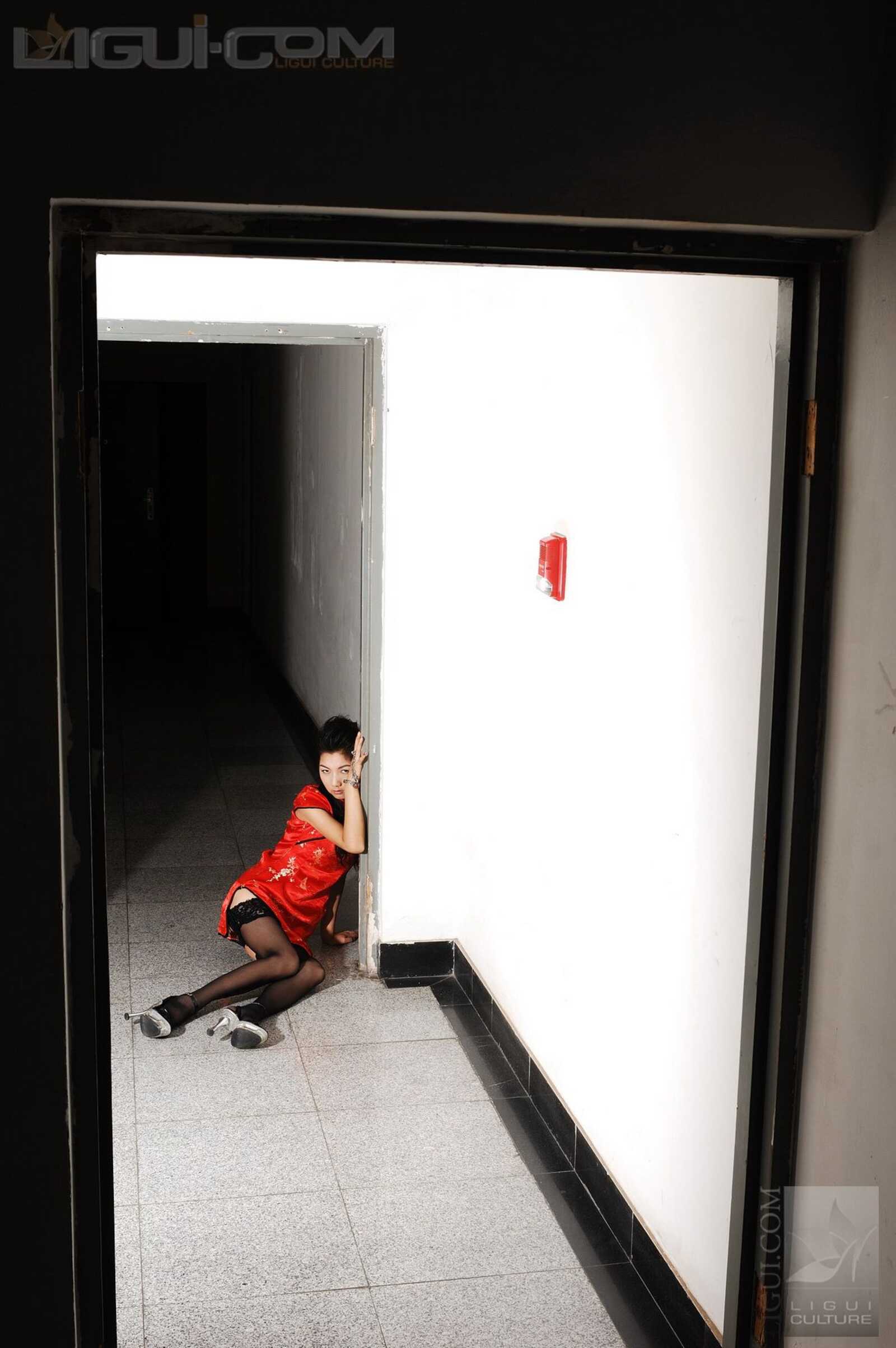 Model 丝丝《电梯口的黑丝高跟》 [丽柜LiGui] 丝足第4张