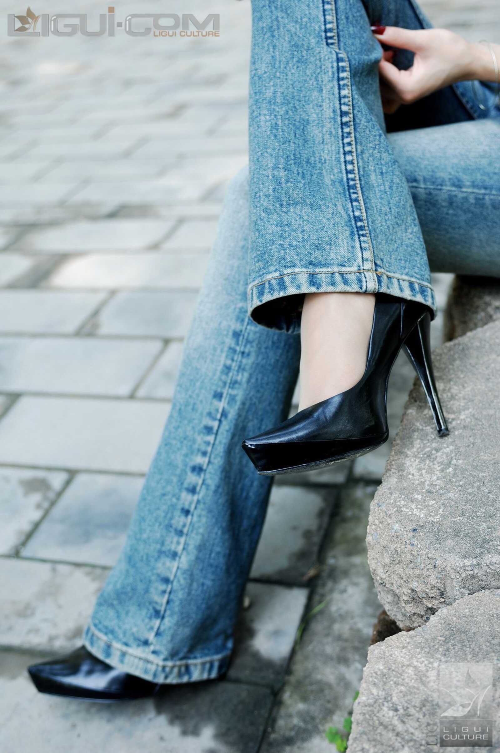 Model 冰清《牛仔和丝袜街拍》 [丽柜LiGui] 丝足写第9张